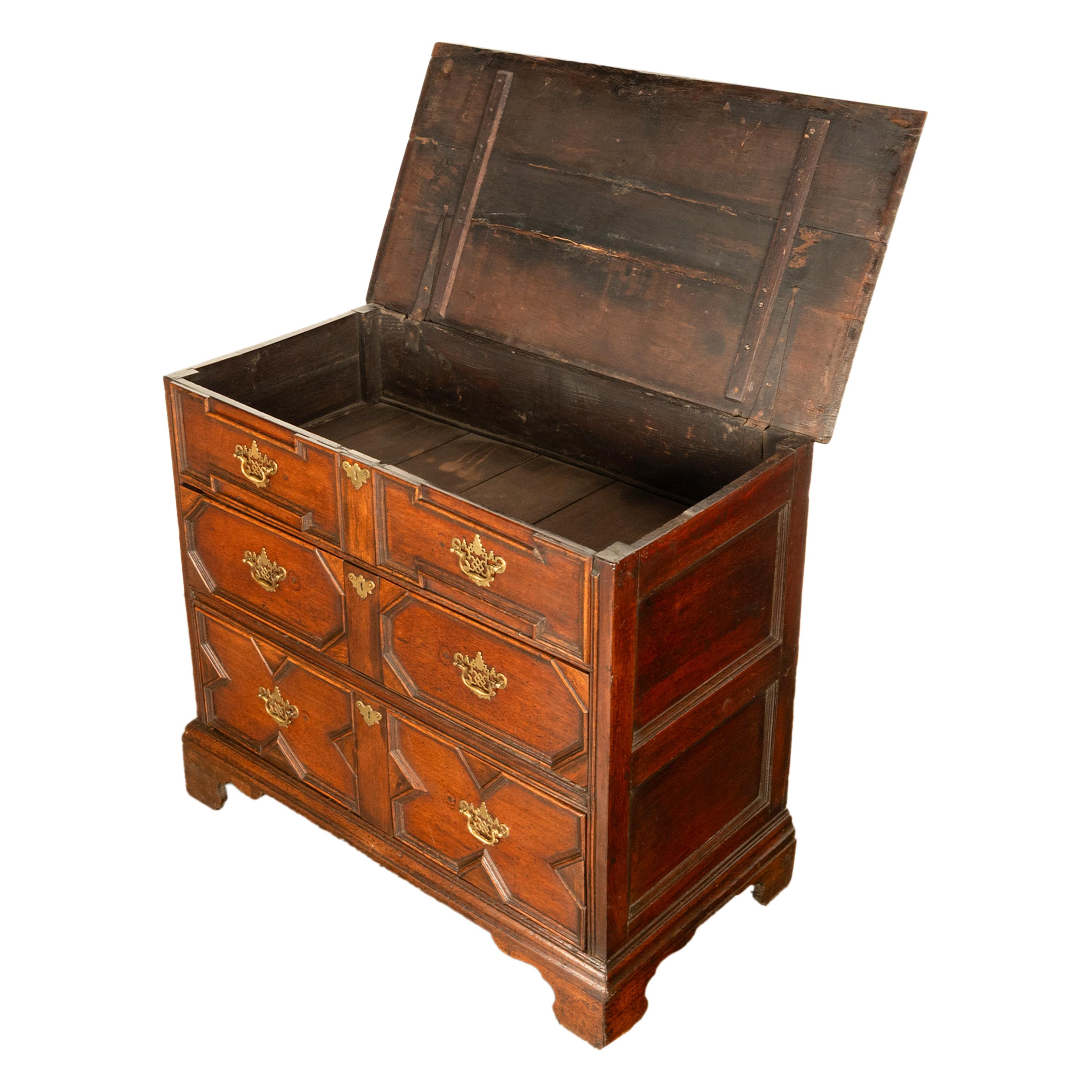 Ancienne commode géométrique William & Mary en chêne du 18ème siècle 1700 en vente 6