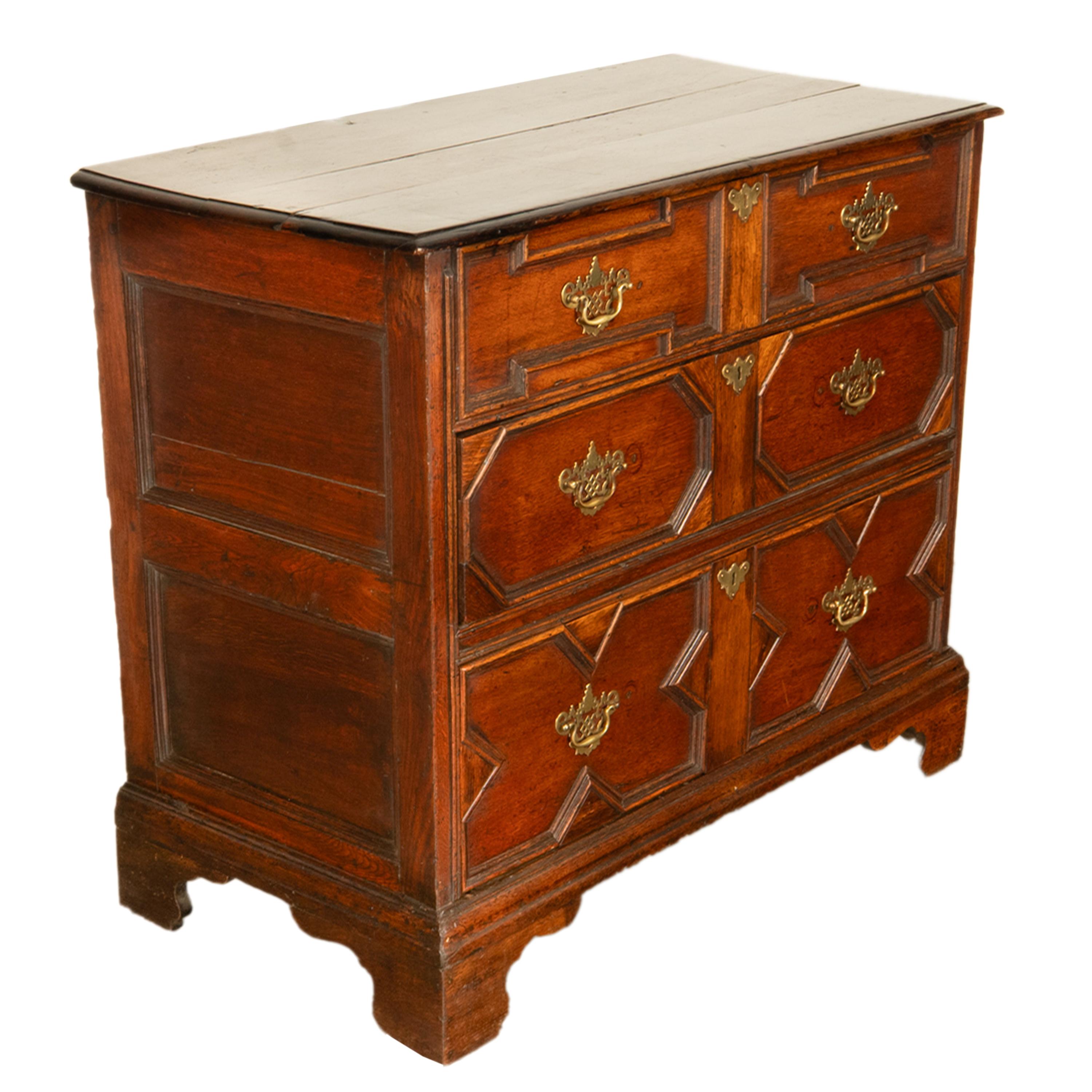 Ancienne commode géométrique William & Mary en chêne du 18ème siècle 1700 Bon état - En vente à Portland, OR