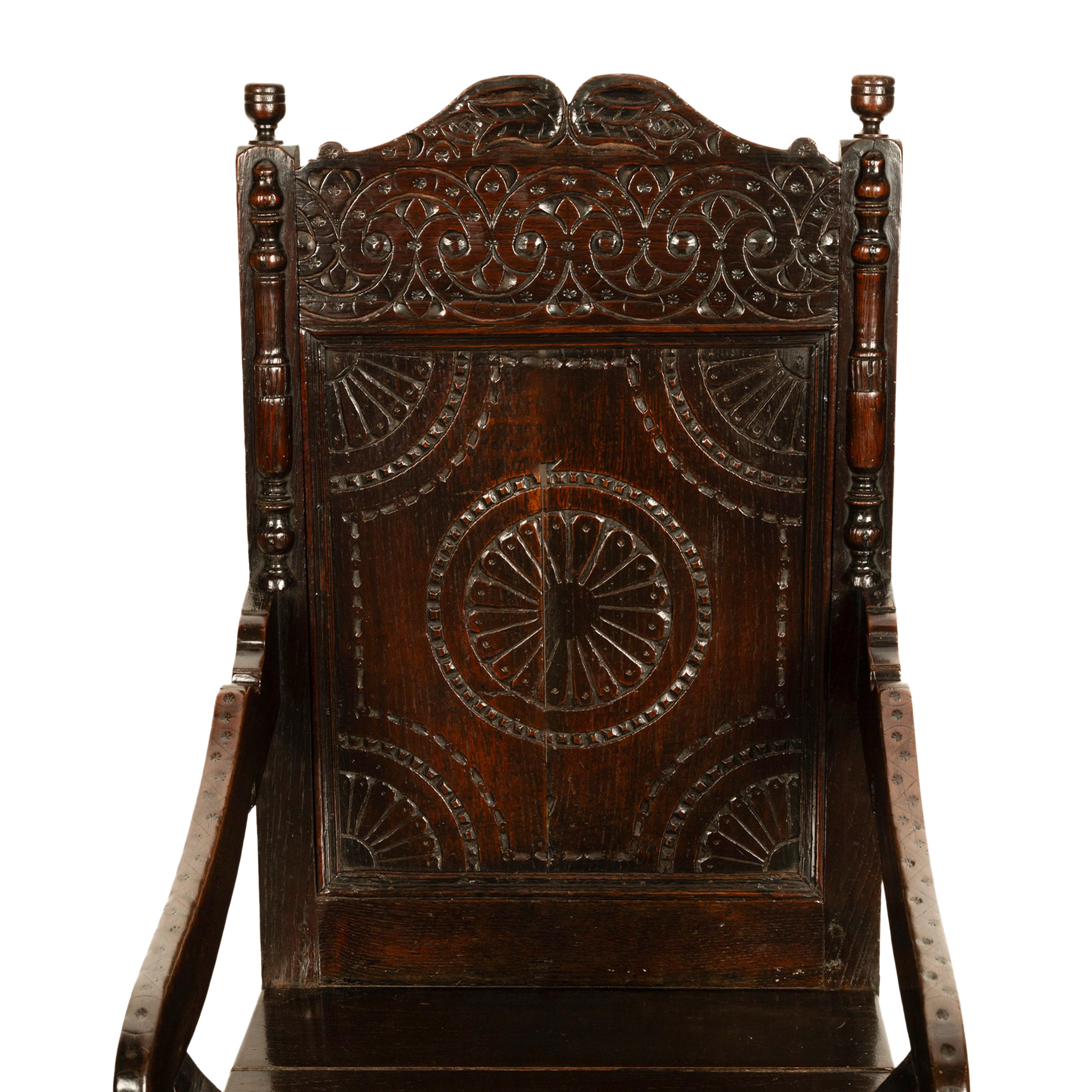 Ancienne chaise Wainscot en chêne sculpté géorgienne du 18ème siècle, Yorkshire 1720 en vente 4