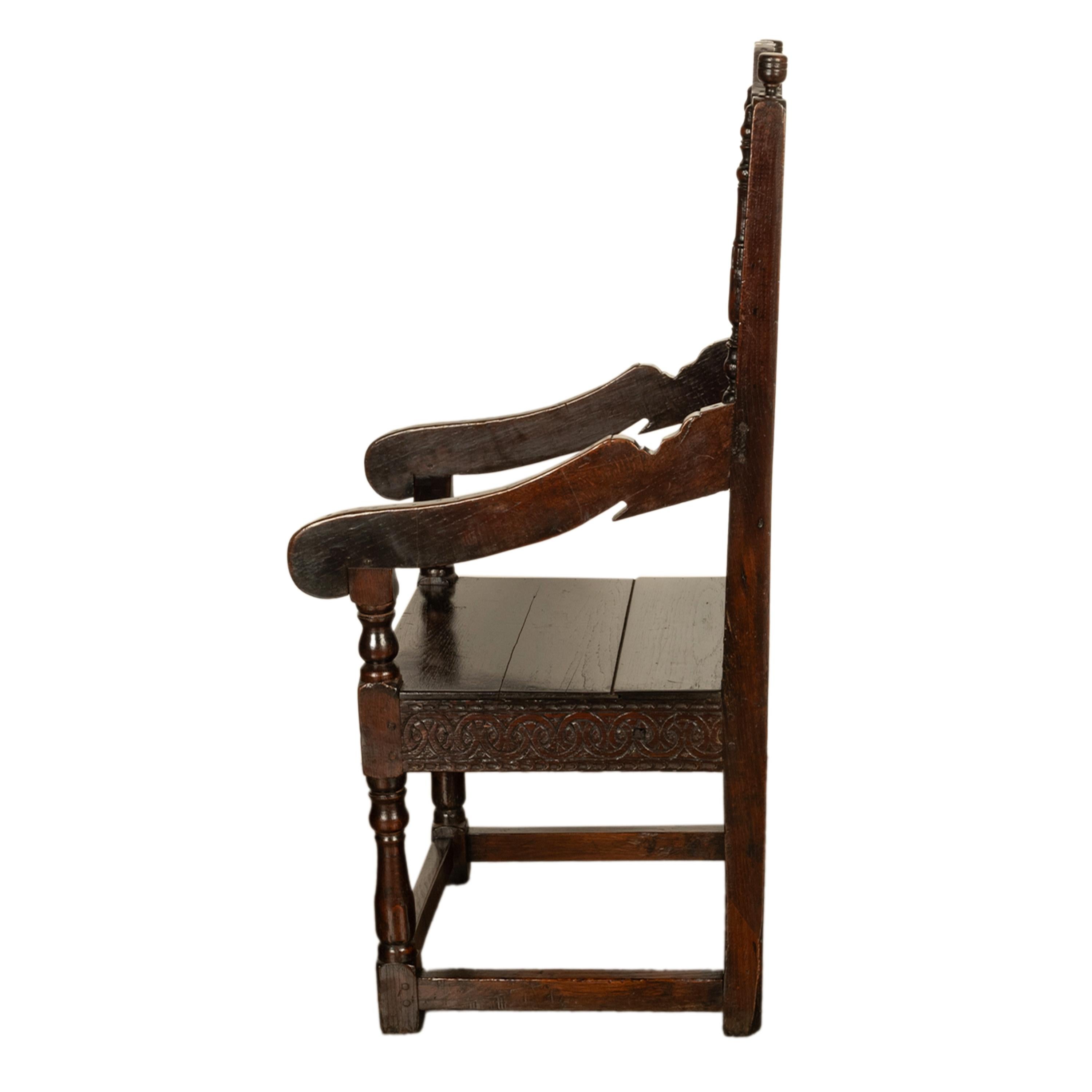 Anglais Ancienne chaise Wainscot en chêne sculpté géorgienne du 18ème siècle, Yorkshire 1720 en vente