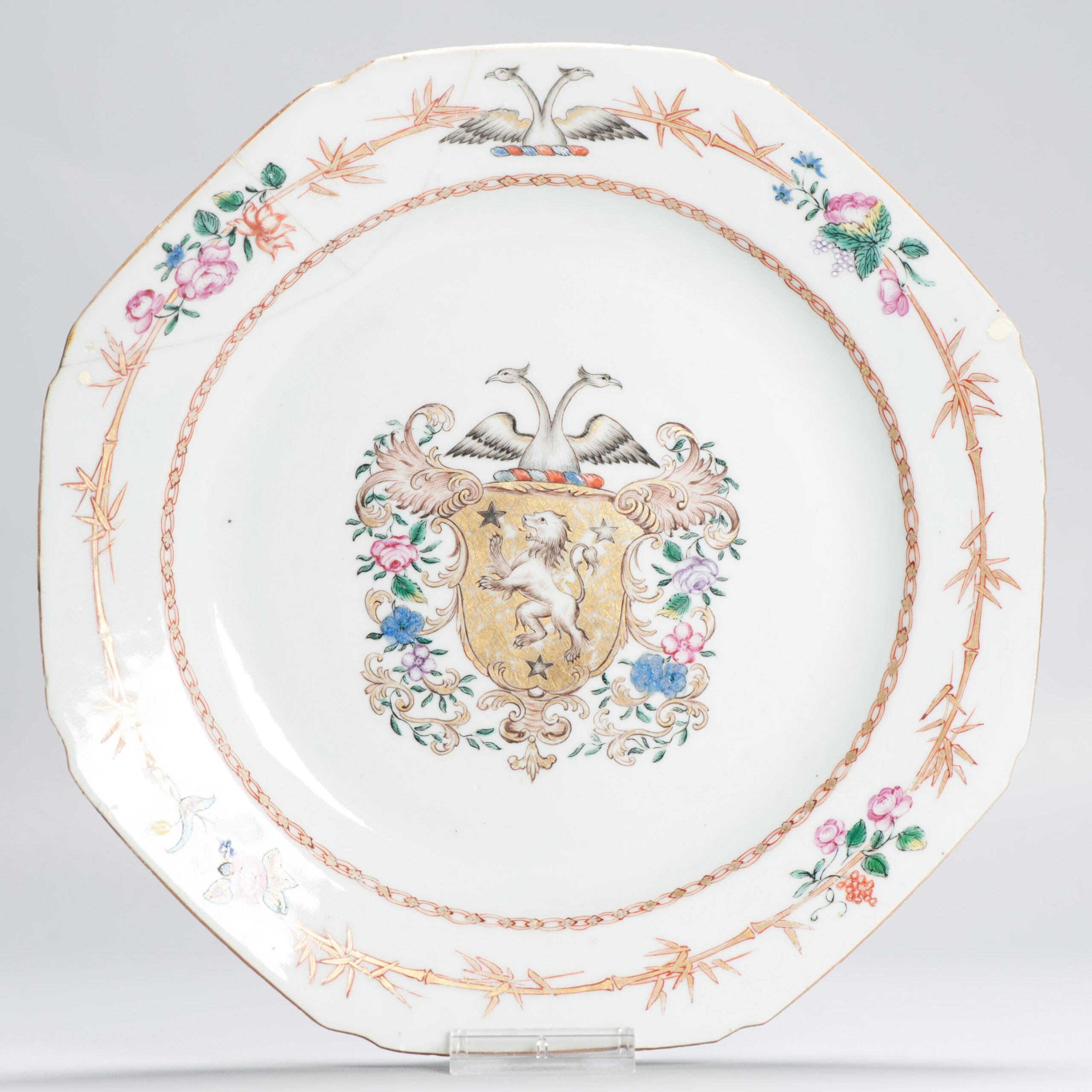 Bellissimo piatto del periodo Qianlong del 1740 circa. Ricerca necessaria.

Condizione
sezione restaurata sul bordo, 1 linea di demarcazione e alcune minime fritture. Dimensioni 22.3x2.5CM DiametroxAltezza
Periodo
xVIII secolo 