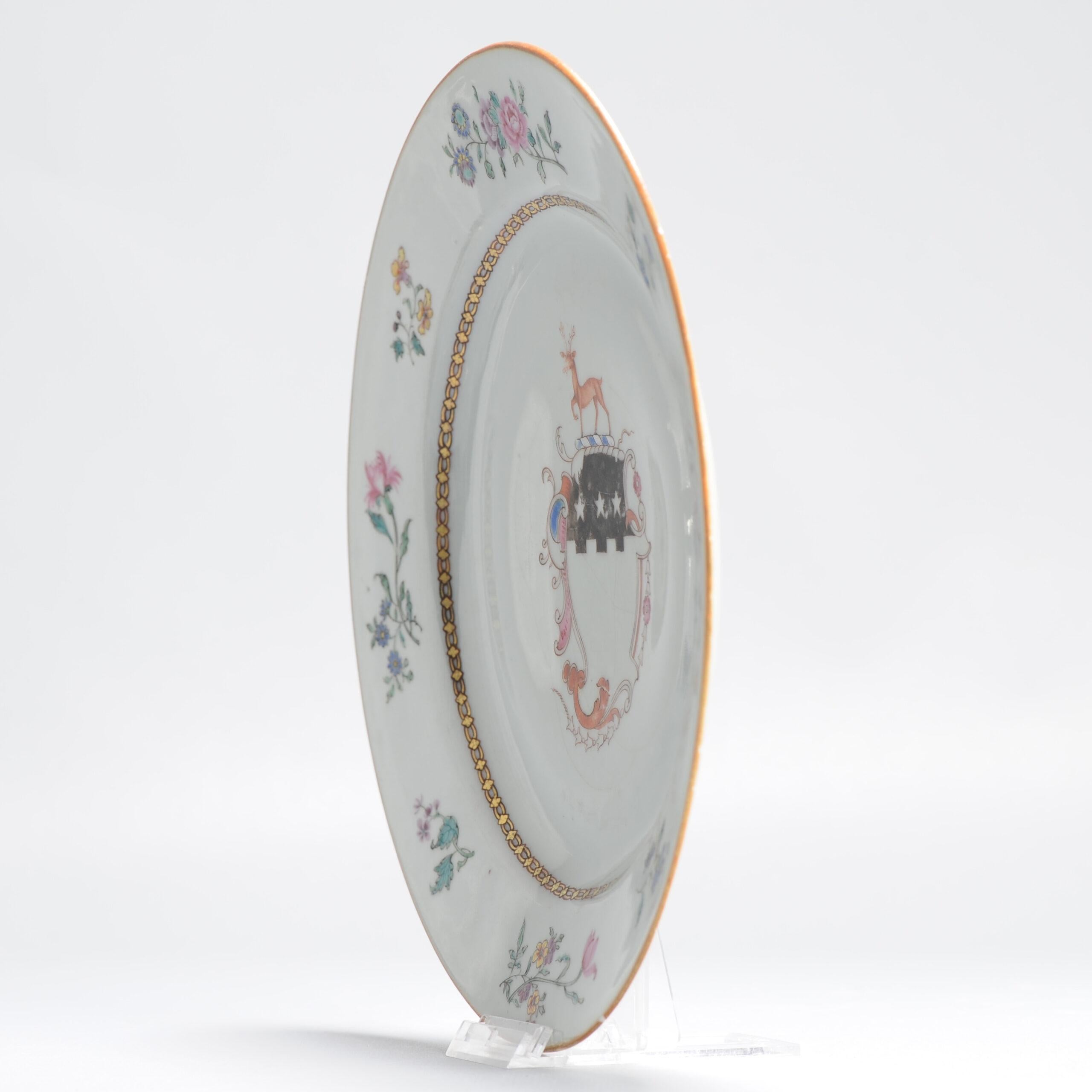 Chinois Ancienne assiette armoriée Qianlong du 18ème siècle en porcelaine chinoise en vente