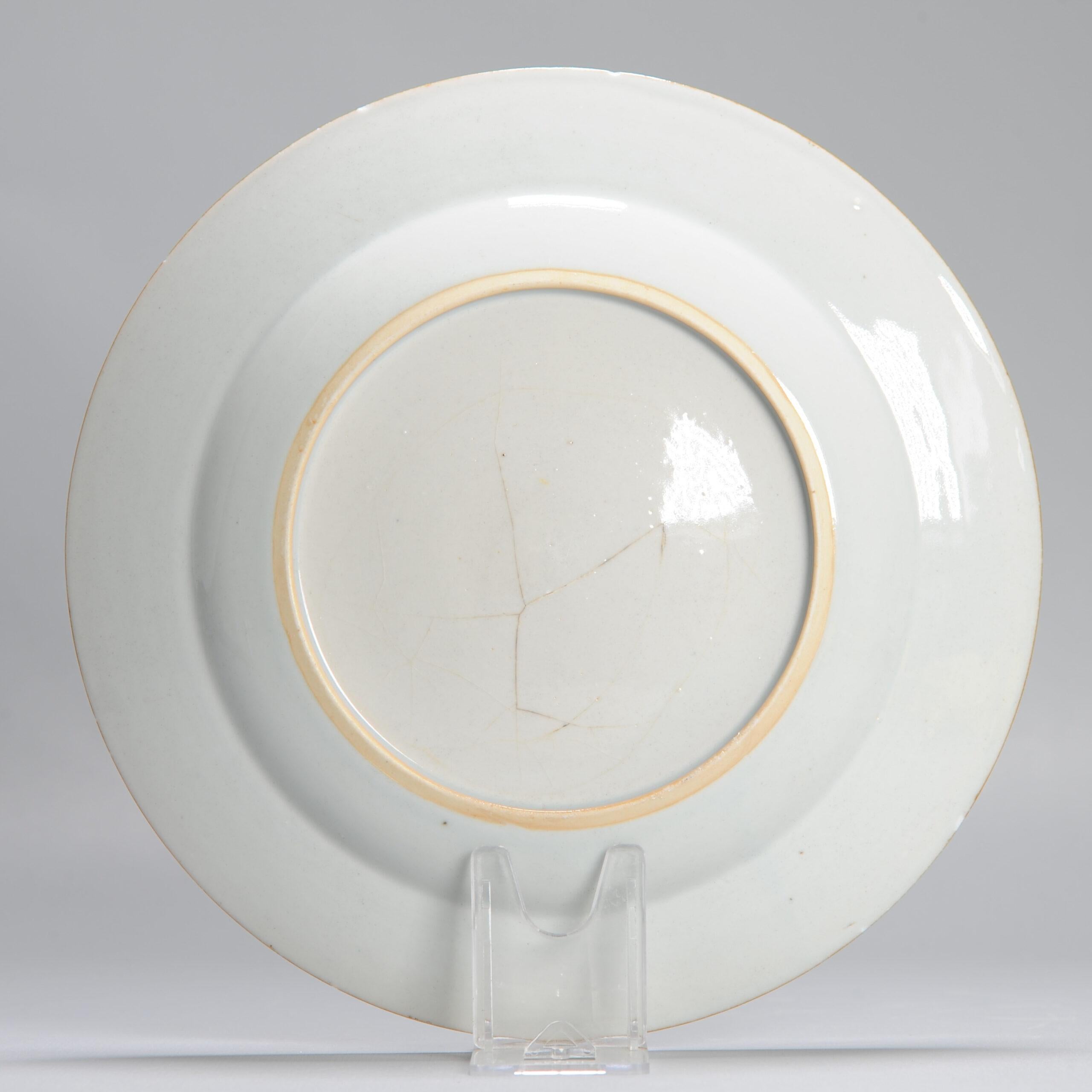 Ancienne assiette armoriée Qianlong du 18ème siècle en porcelaine chinoise en vente 1
