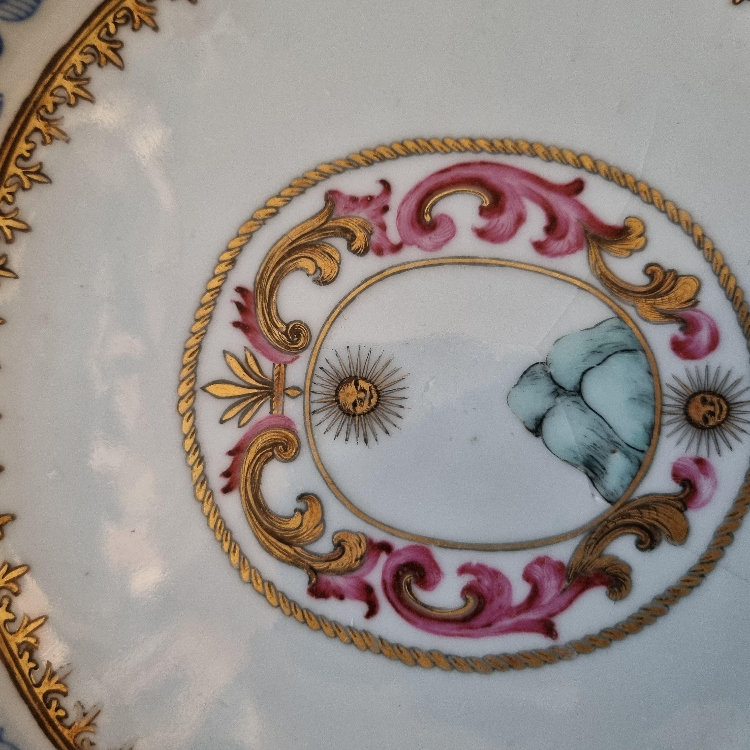 Antico piatto in porcellana cinese del 18° Qianlong Sunnybanck Armorial Dishish in vendita 3