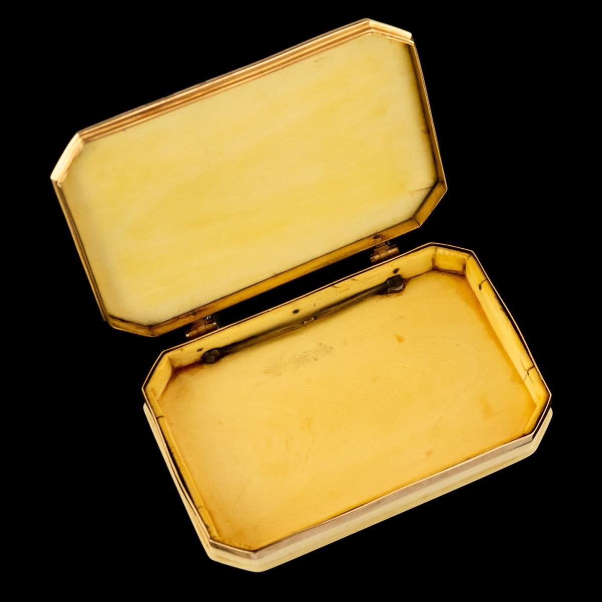 Antique 18th Century English 18-Karat Gold Mounted Snuff Box, circa 1720 In Good Condition In Royal Tunbridge Wells, Kent