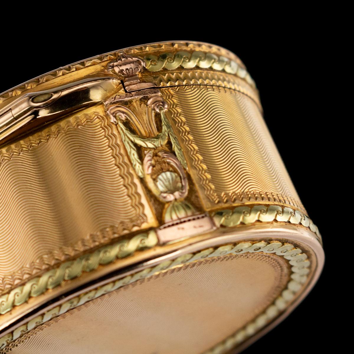 Antique French Three-Colour 18-Karat Gold Snuff Box, Louis Ouizille, circa 1768 5