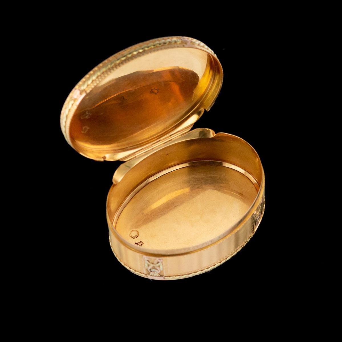 Antique French Three-Colour 18-Karat Gold Snuff Box, Louis Ouizille, circa 1768 In Good Condition In Royal Tunbridge Wells, Kent
