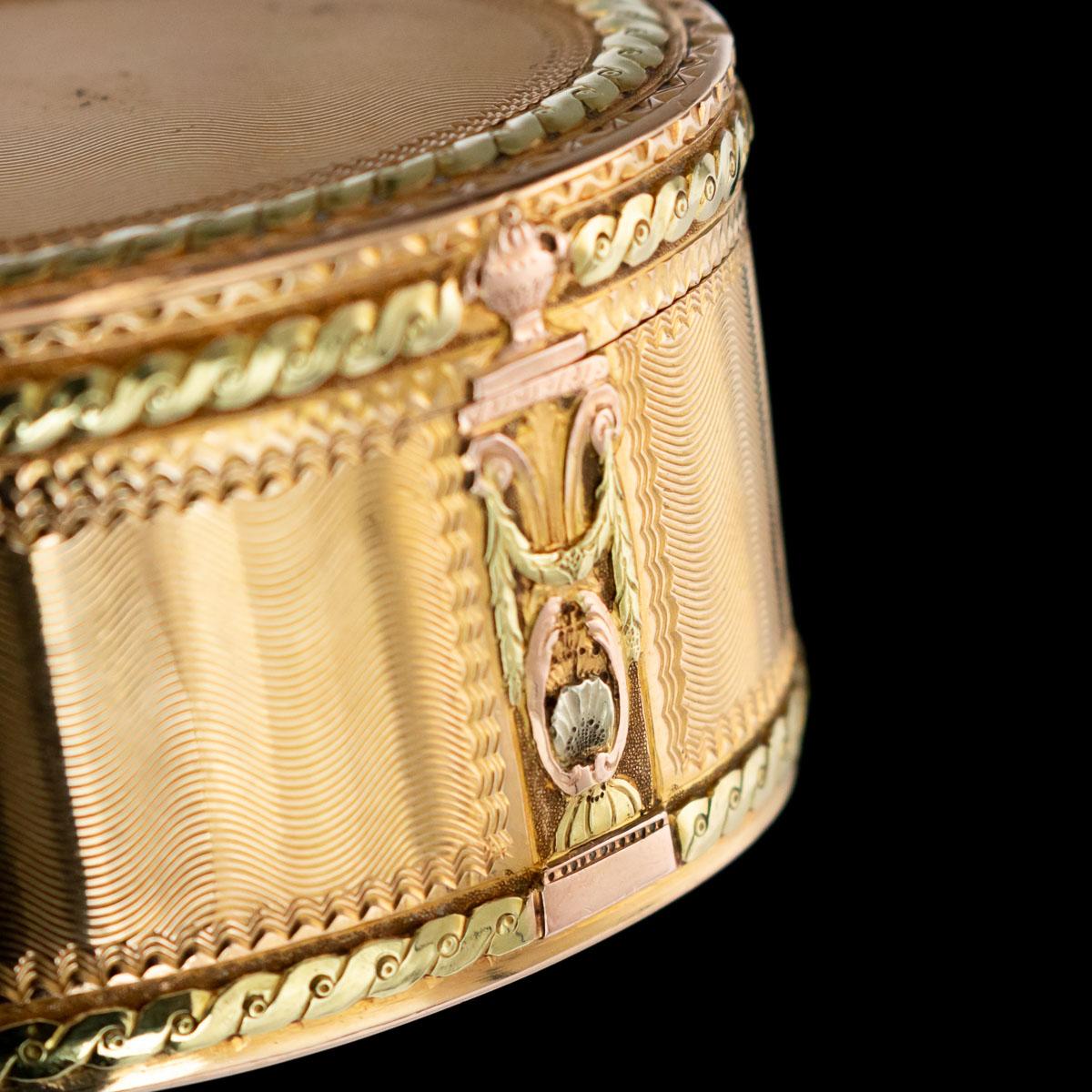 Antique French Three-Colour 18-Karat Gold Snuff Box, Louis Ouizille, circa 1768 2