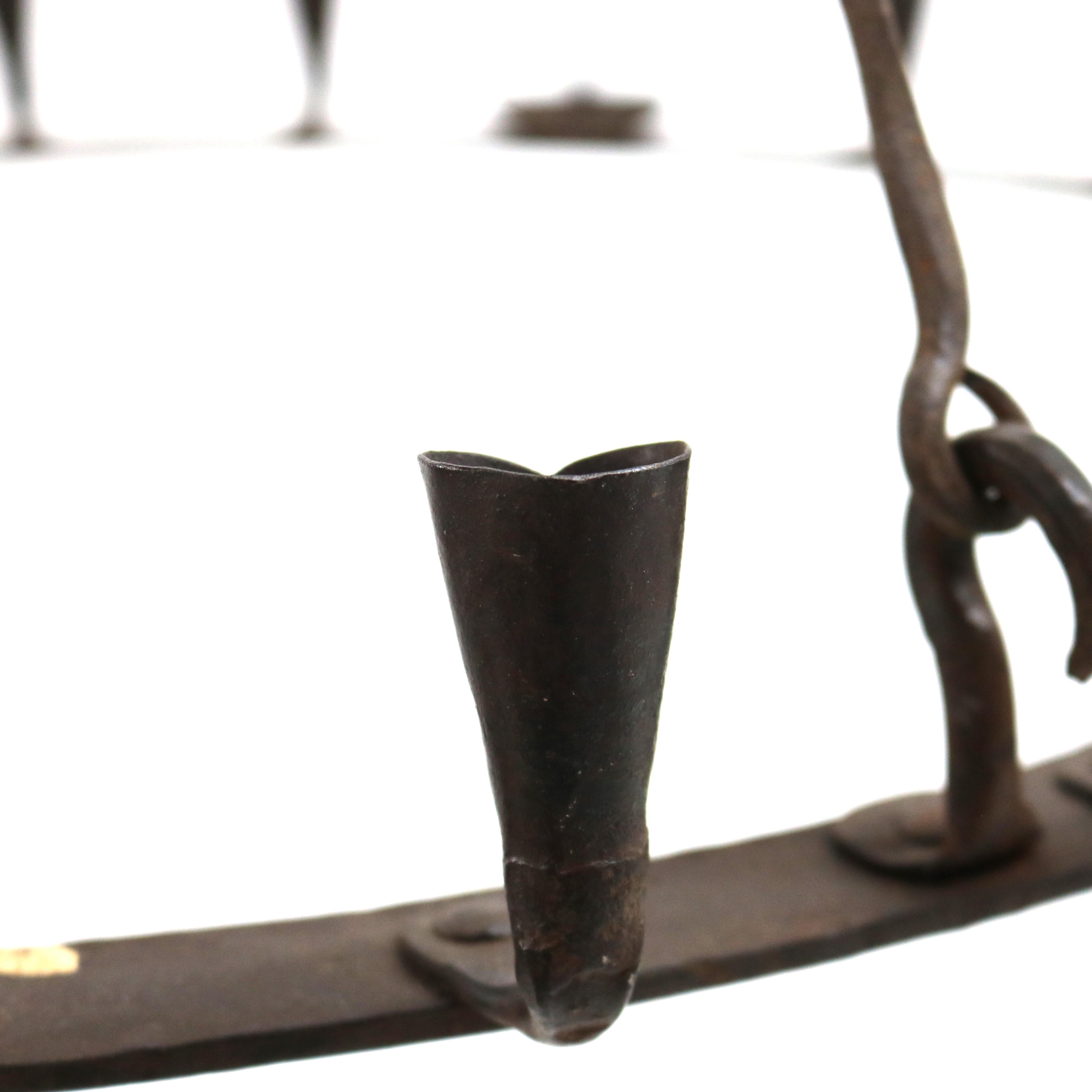 Antico candelabro circolare appeso in ferro battuto del XVIII secolo C1750 in vendita 1