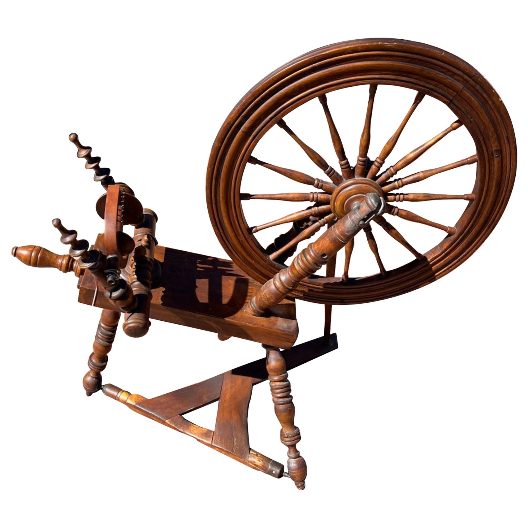 Questo incredibile arcolaio artigianale è completo di tutte le sue parti e presenta una meravigliosa patina invecchiata.Alcuni pezzi di legno sono scheggiati da alcune parti, vedi foto.
Anche questo bellissimo arcolaio è funzionante.