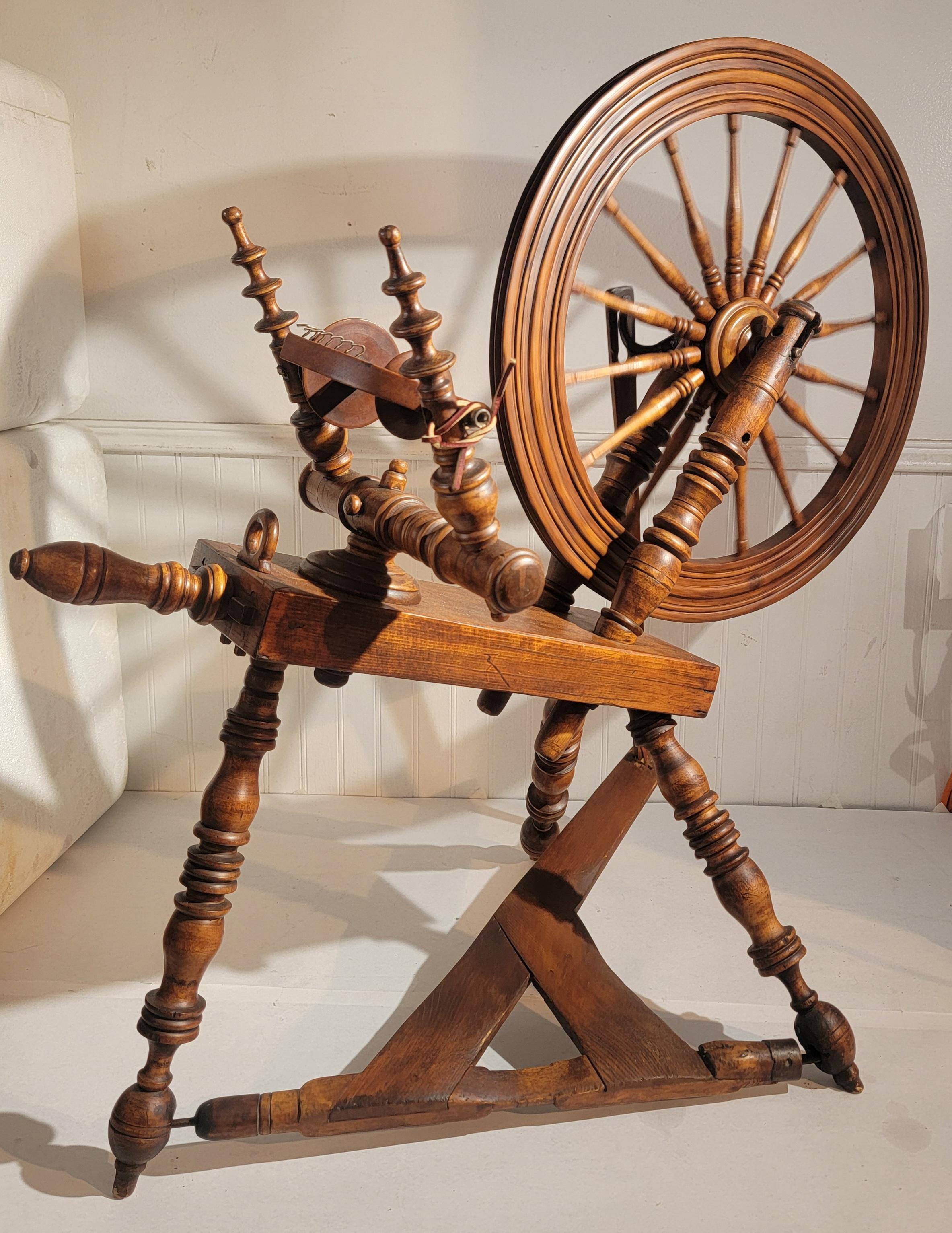 Antike 18. Jahrhundert  Spinnrad (Adirondack) im Angebot