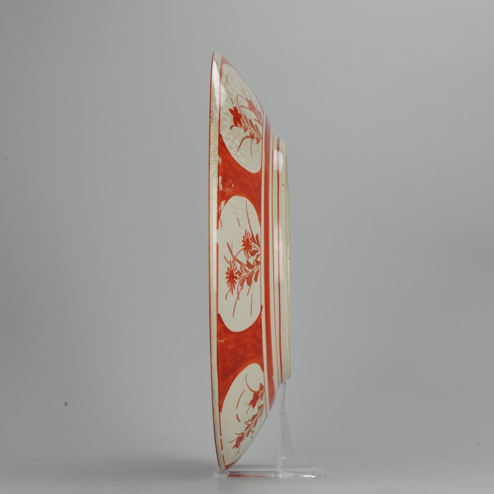 Antike japanische Kutani-Platte auf Sockel mit Vögeln, markiert, 19.-20. Jahrhundert (Japanisch) im Angebot