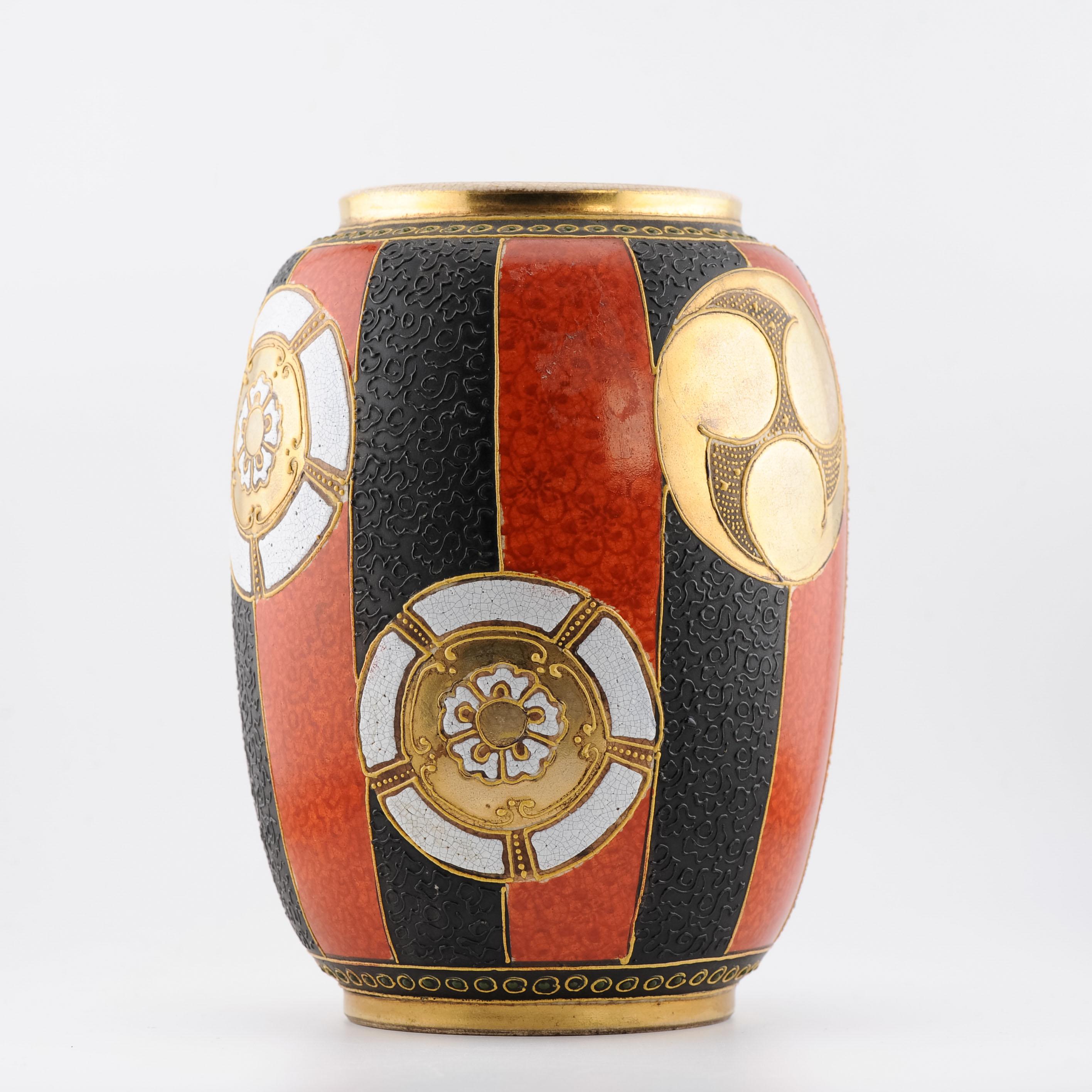 Giapponese Antico vaso Satsuma giapponese del 19/20C con raro colore rosso. Giappone in vendita