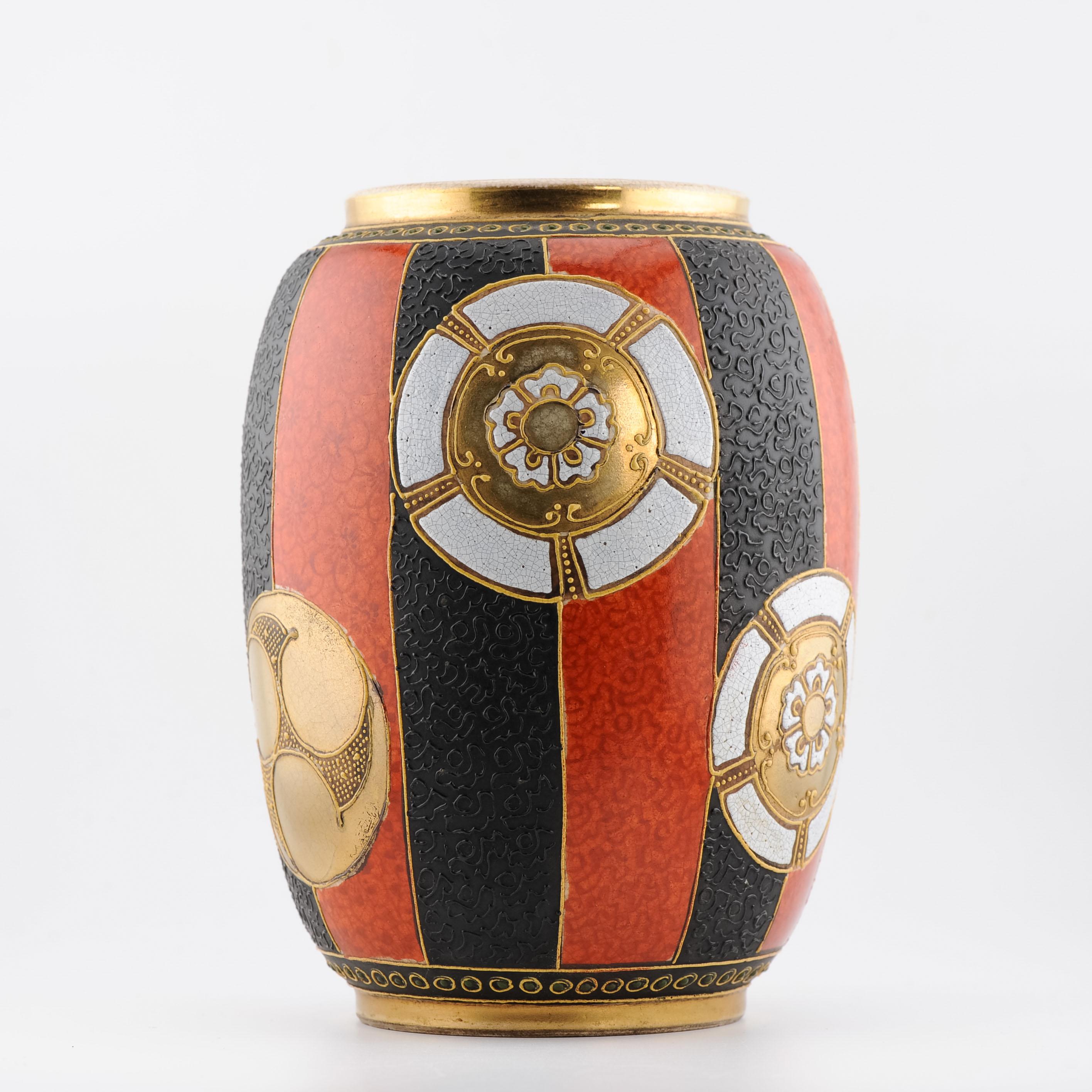 XIX secolo Antico vaso Satsuma giapponese del 19/20C con raro colore rosso. Giappone in vendita