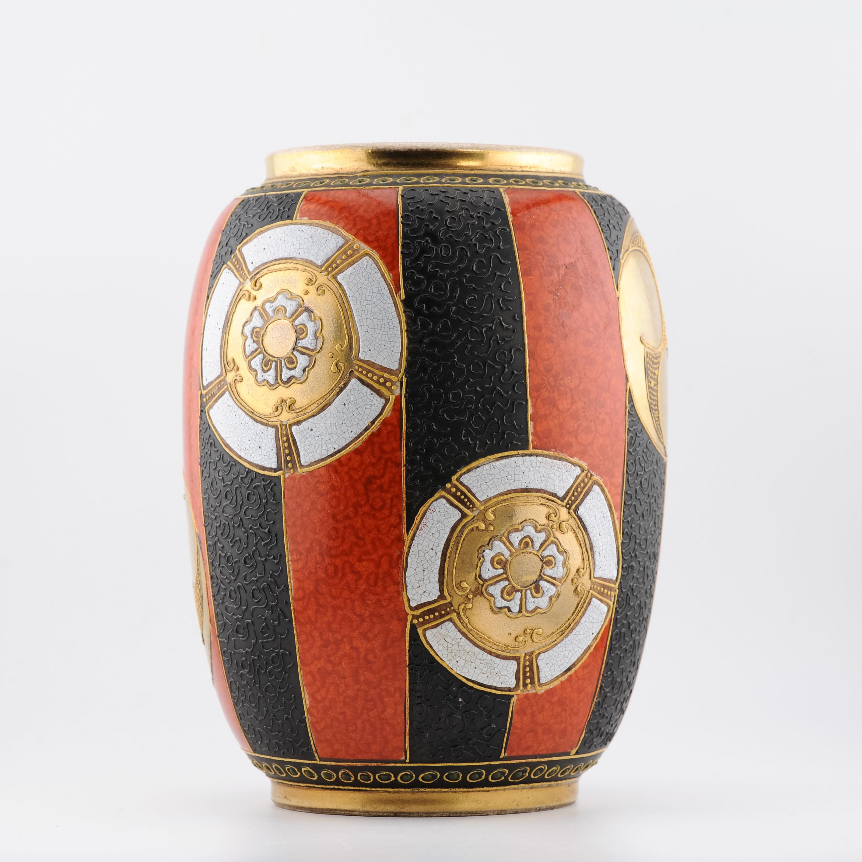 Porcellana Antico vaso Satsuma giapponese del 19/20C con raro colore rosso. Giappone in vendita