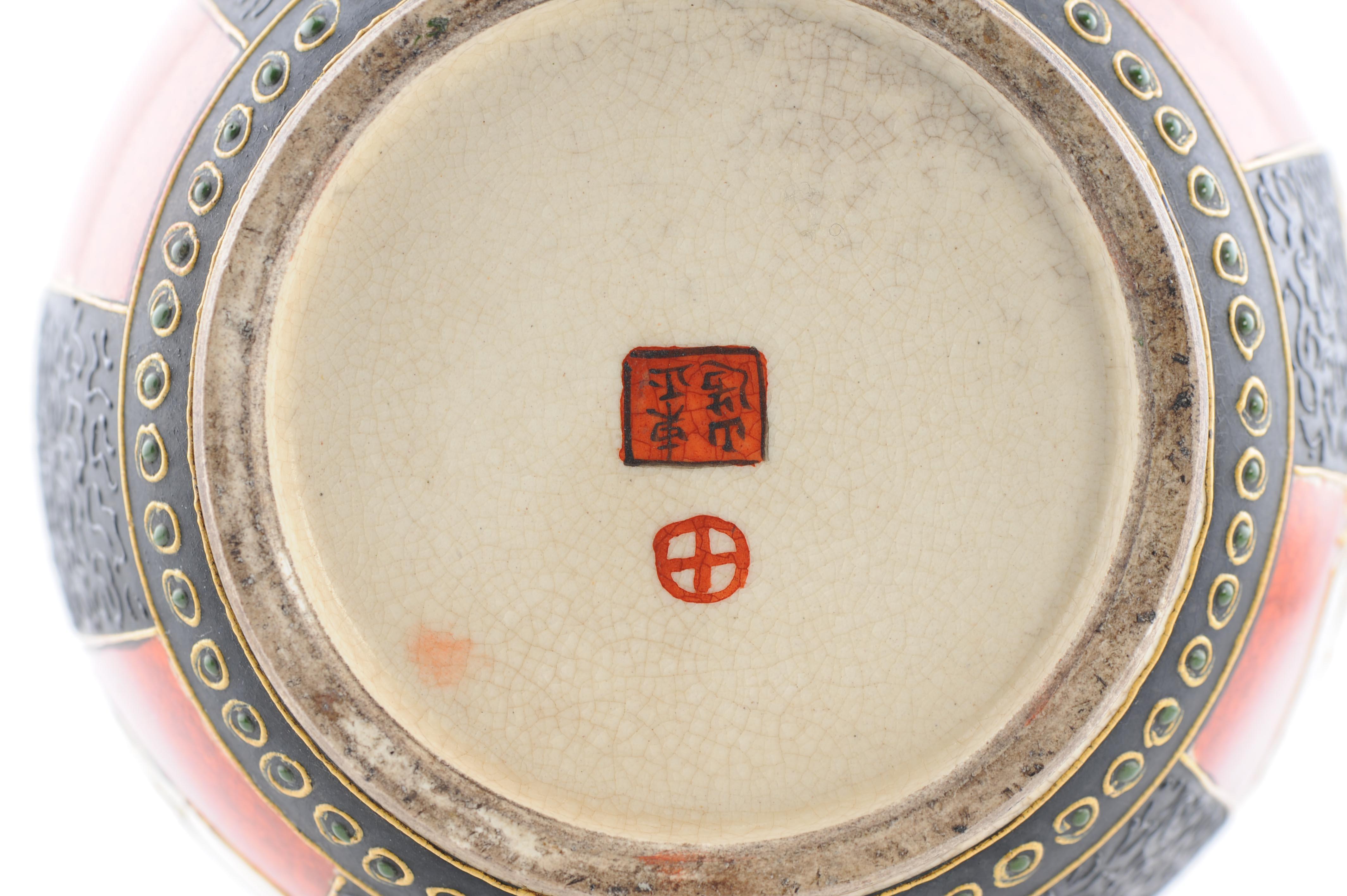 Antico vaso Satsuma giapponese del 19/20C con raro colore rosso. Giappone in vendita 2