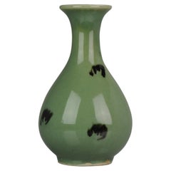 Antique 19/20th Century Chinese Porcelain Vase Apple Green Bats