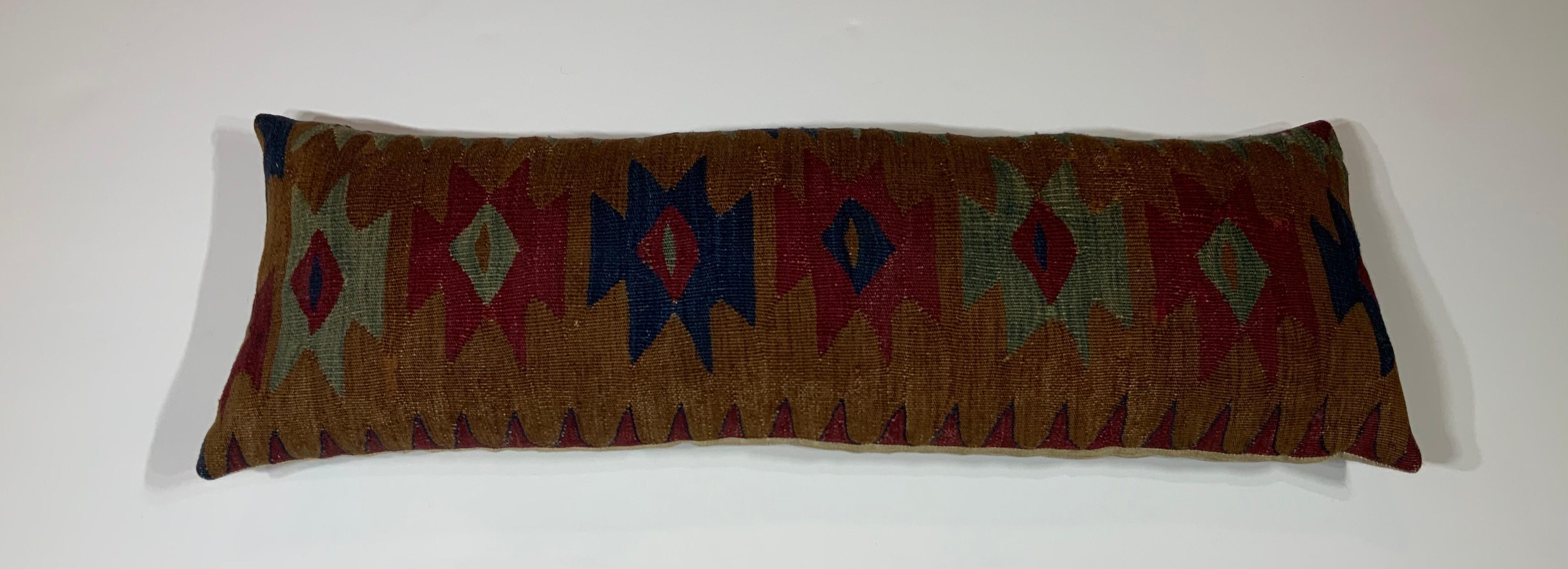 Tissé à la main Coussin long ancien en textile à tissage plat du XIXe siècle en vente