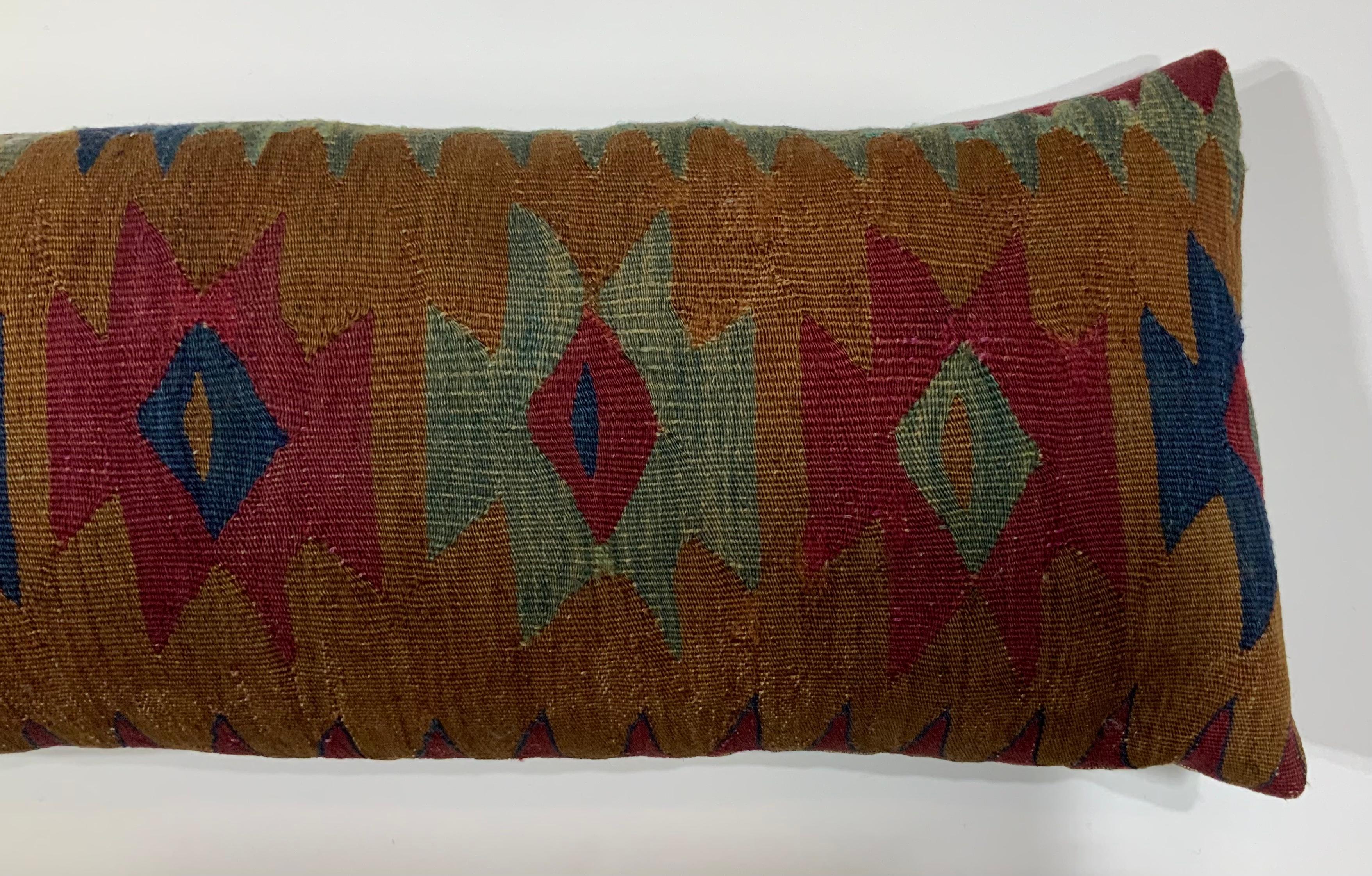 Laine Coussin long ancien en textile à tissage plat du XIXe siècle en vente