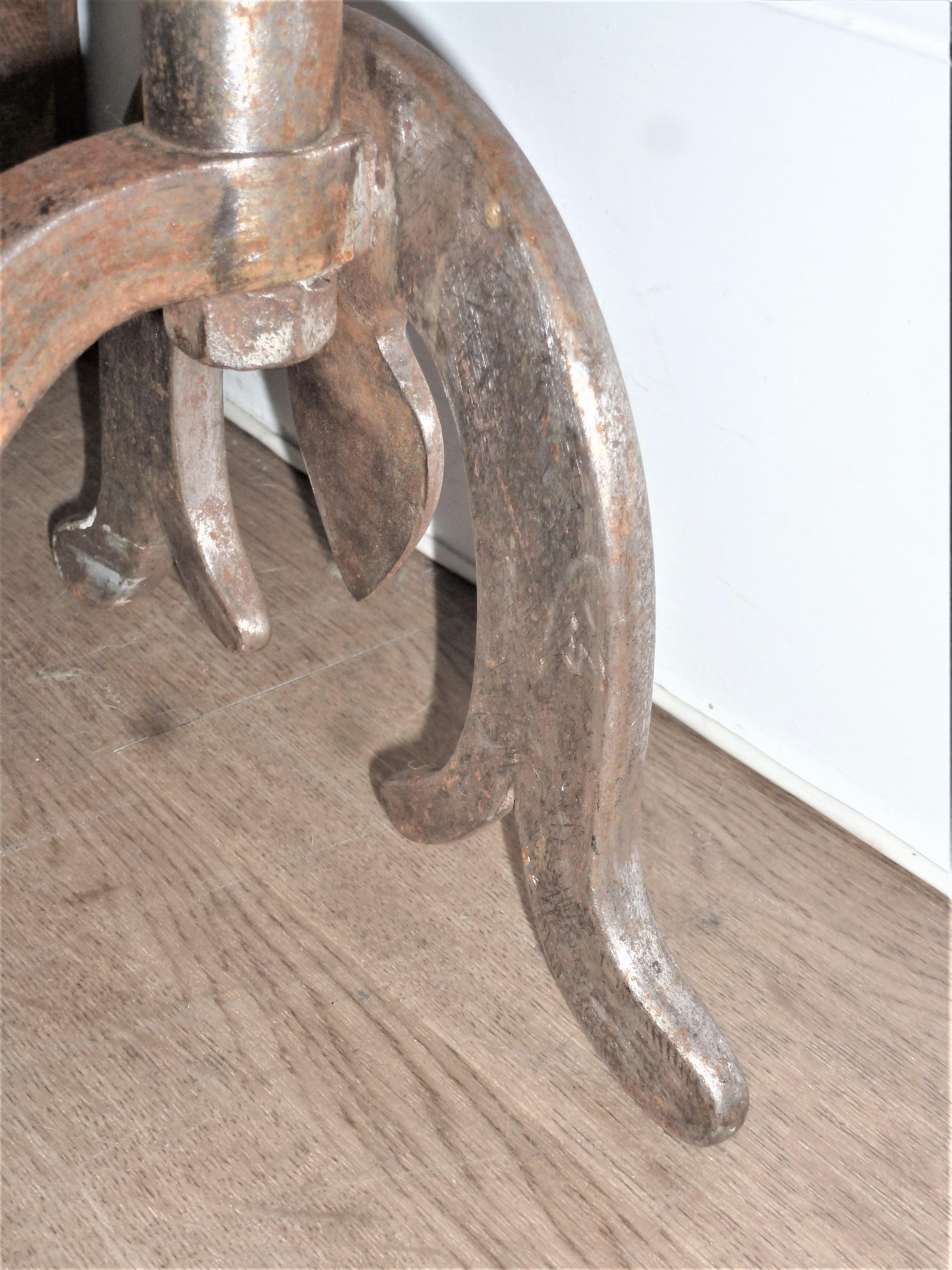 19th Century French Wrought Iron Horse Shoe Shaped Logs Fire Dog Andirons In Good Condition For Sale In Dorking, Surrey