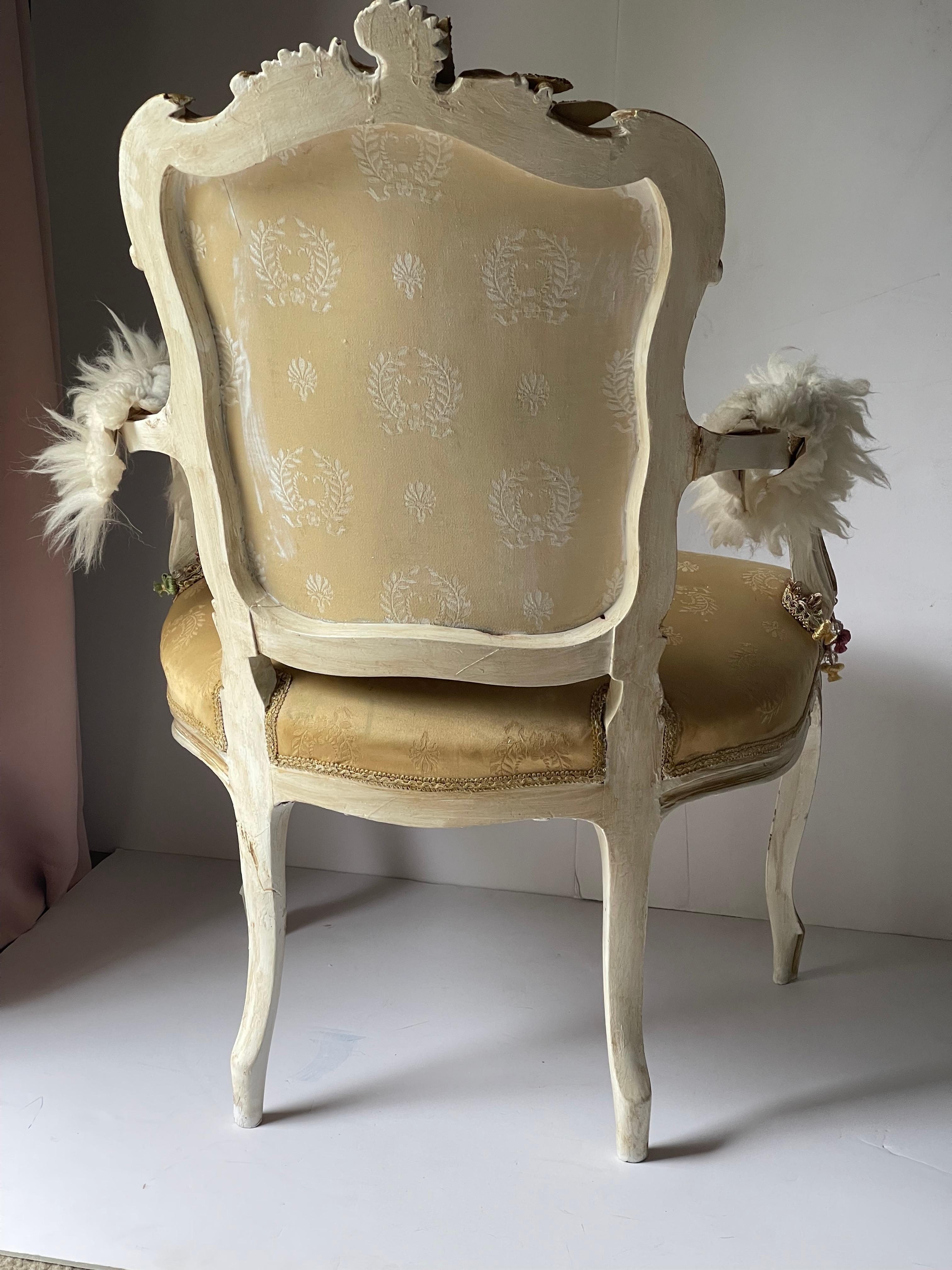 Antique A.I.C. French Louis XVI avec embellissements en vente 2