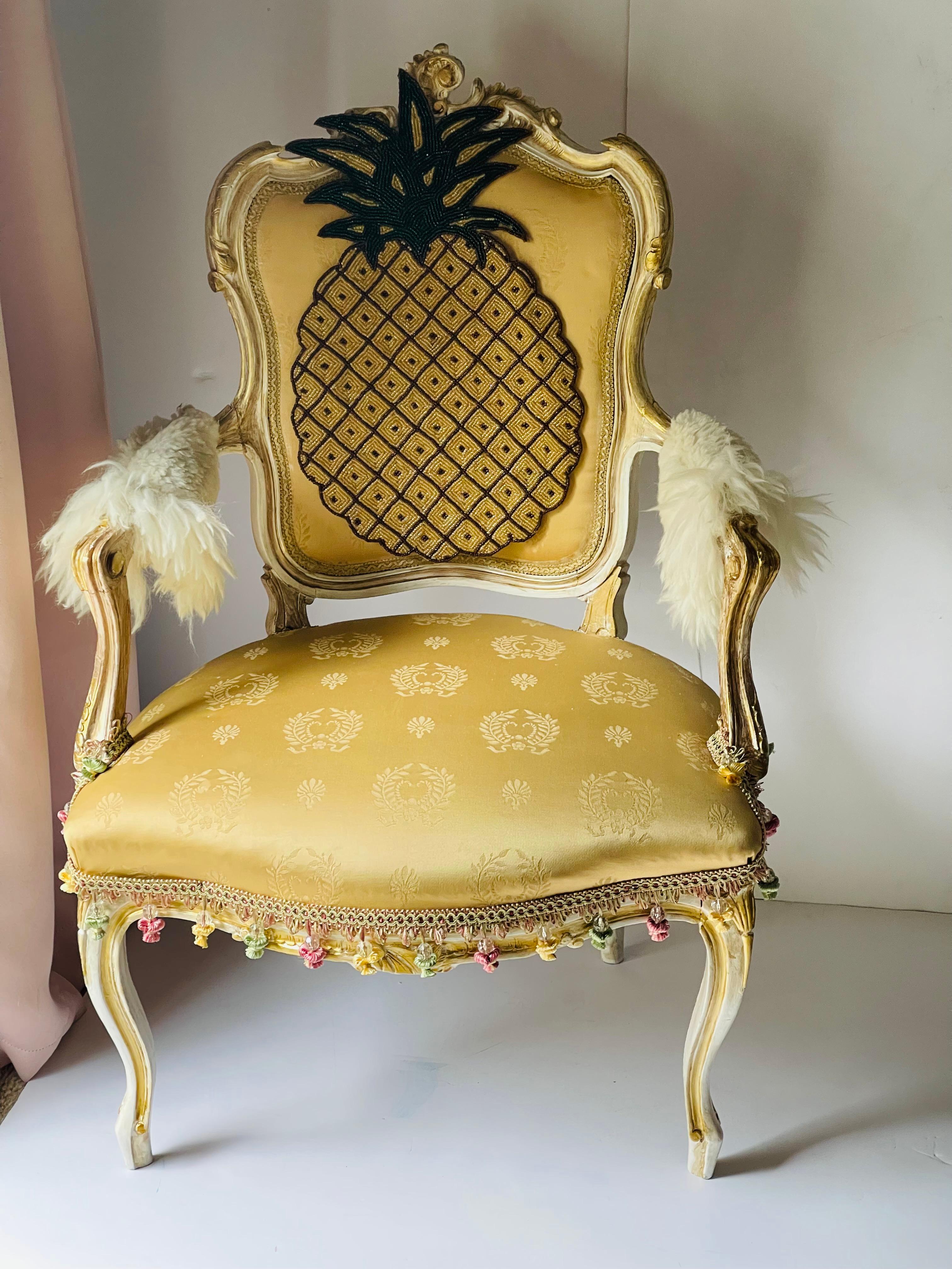 Néo-baroque Antique A.I.C. French Louis XVI avec embellissements en vente