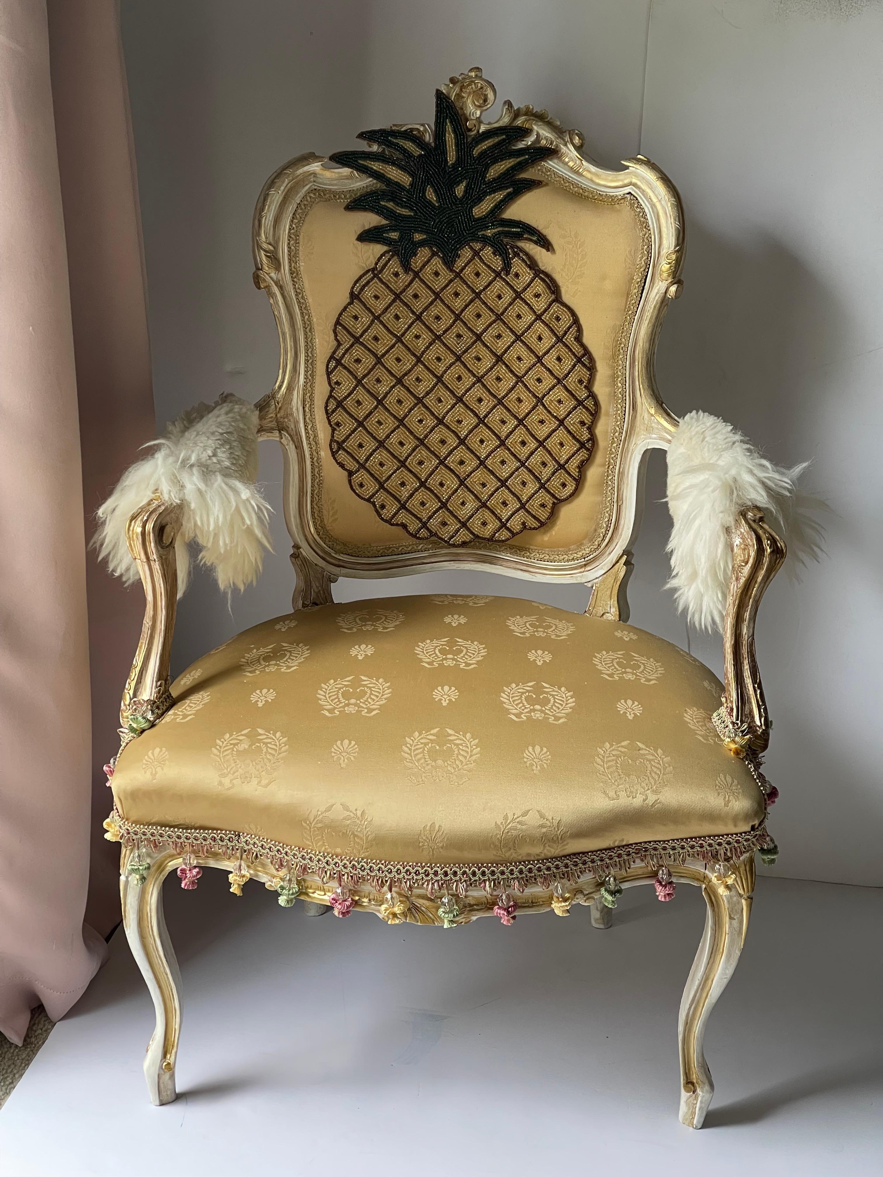 Français Antique A.I.C. French Louis XVI avec embellissements en vente
