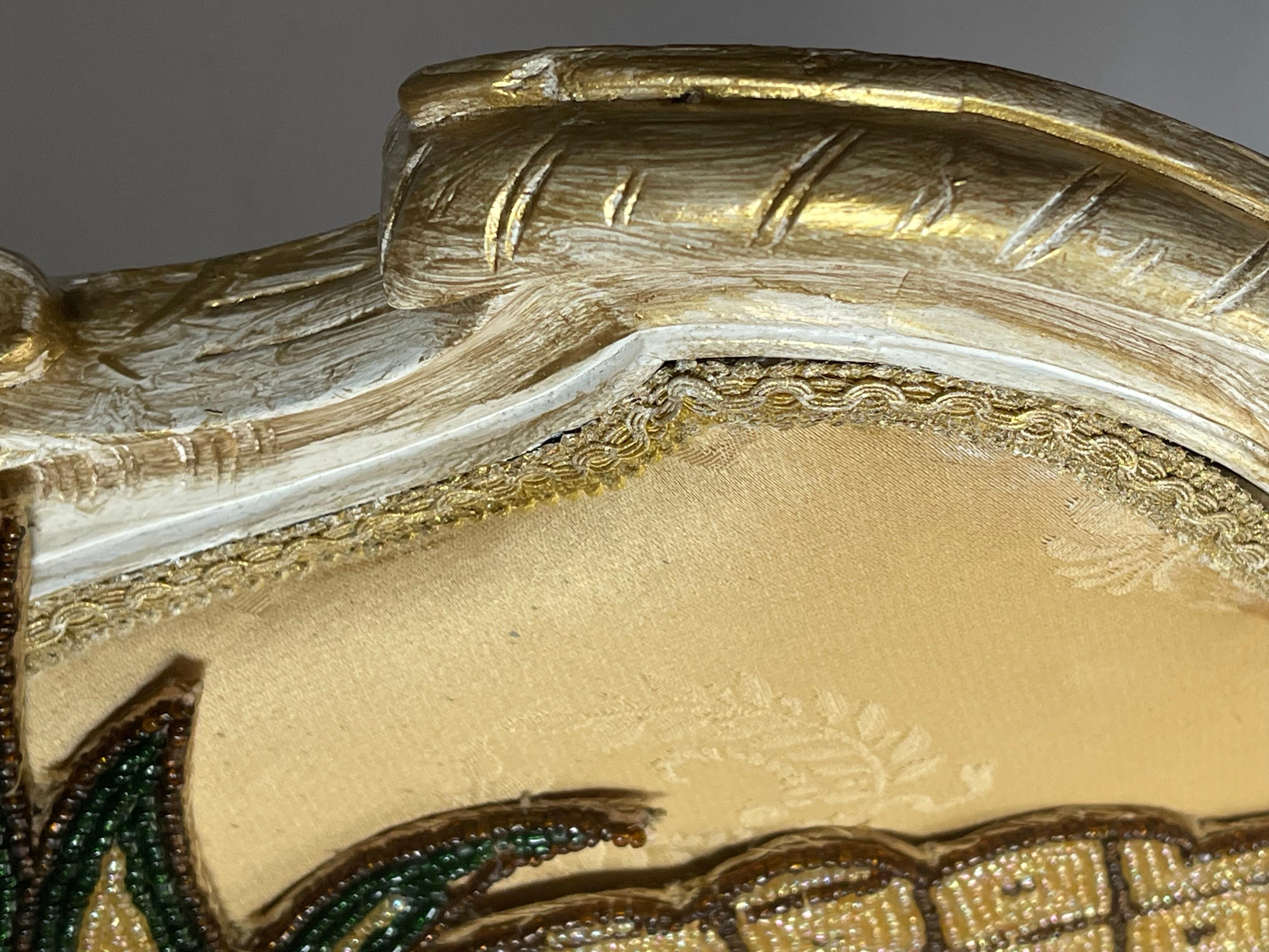 Antique A.I.C. French Louis XVI avec embellissements en vente 1