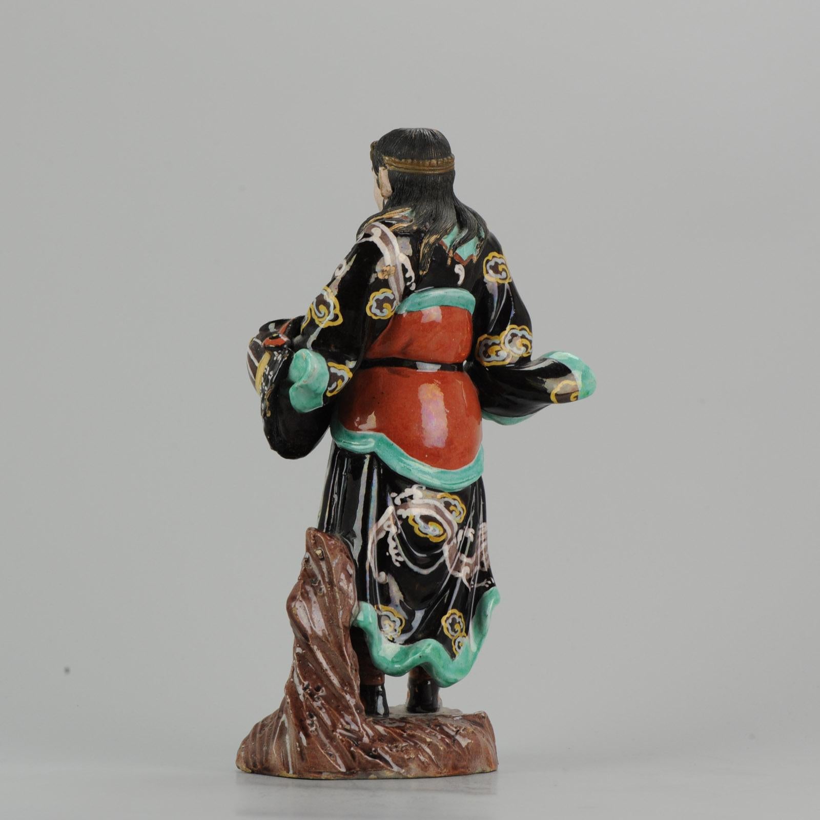 Antique 1900 Meiji Period Artist Signed Japanese Porcelain Statue of Warrrior In Good Condition In Amsterdam, Noord Holland