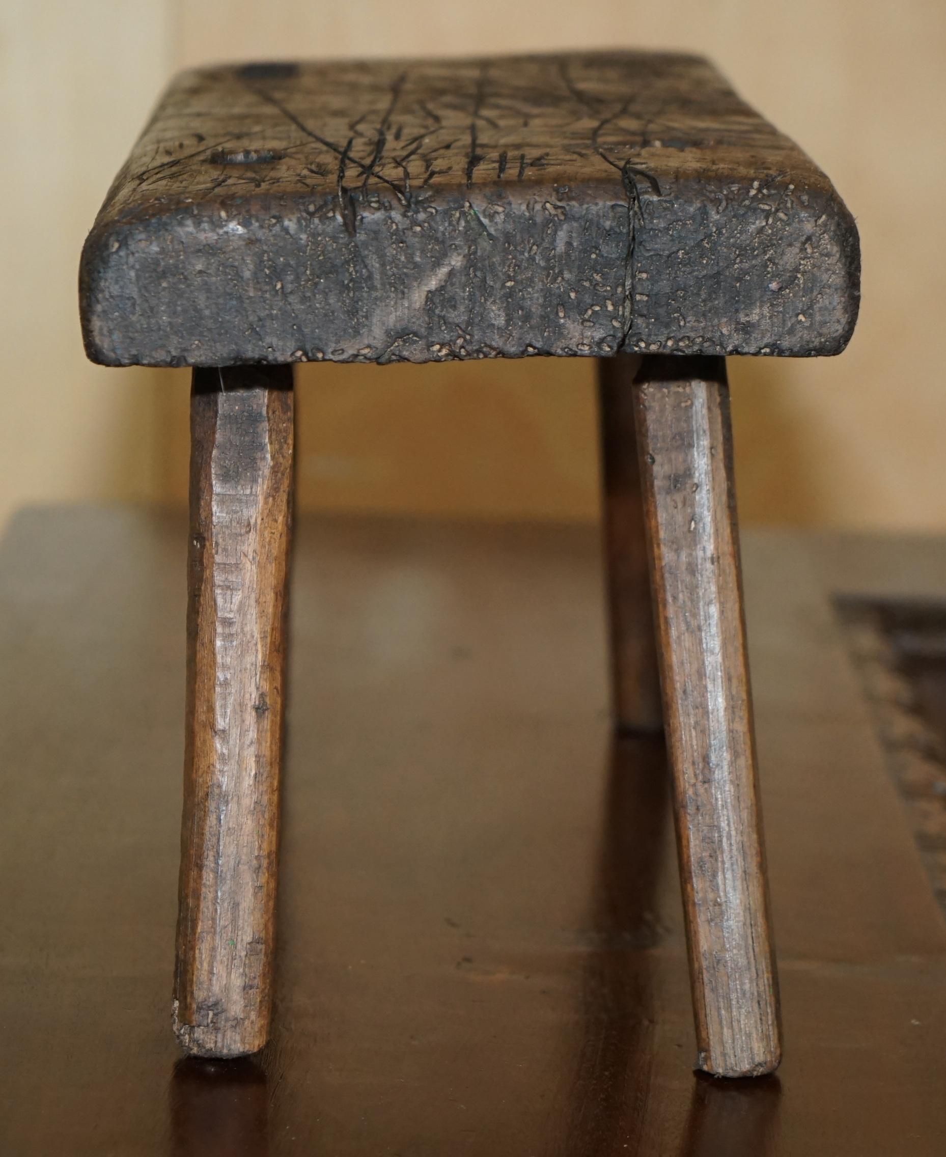 ancien tabouret de laiterie 1900 utilisé comme table de coupe d'atelier ou de garage en vente 1