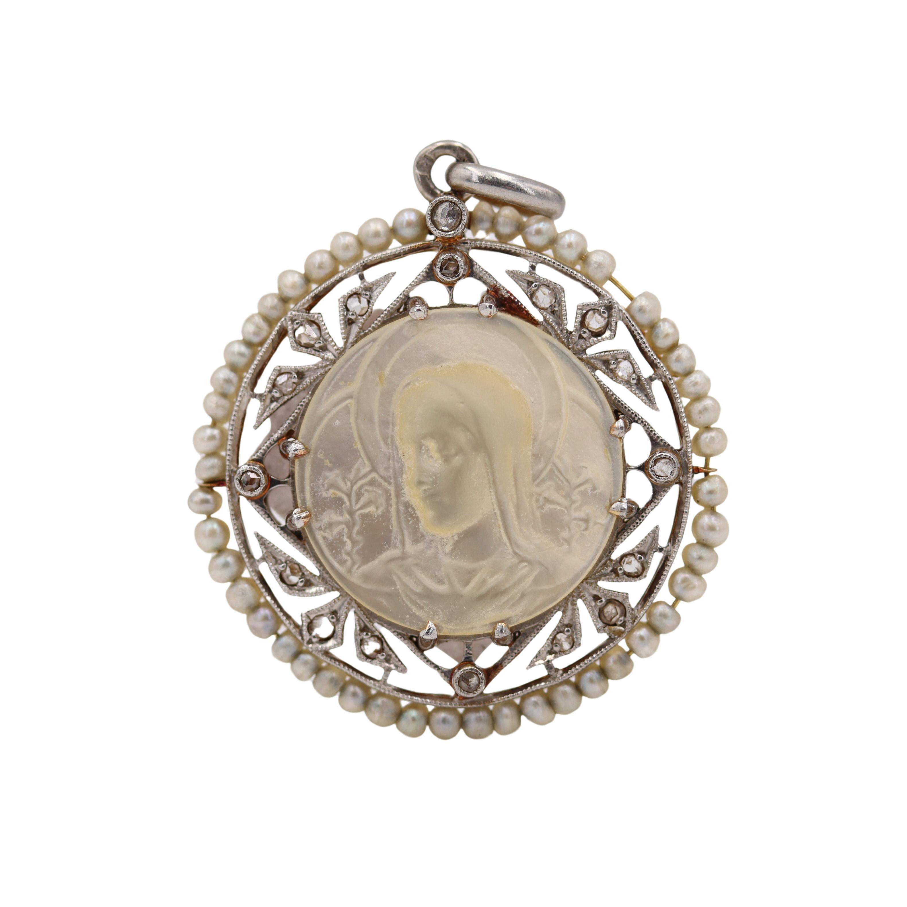 Belle Époque Antico pendente religioso in oro 18kt del 1900 con madreperla, diamanti e perle in vendita