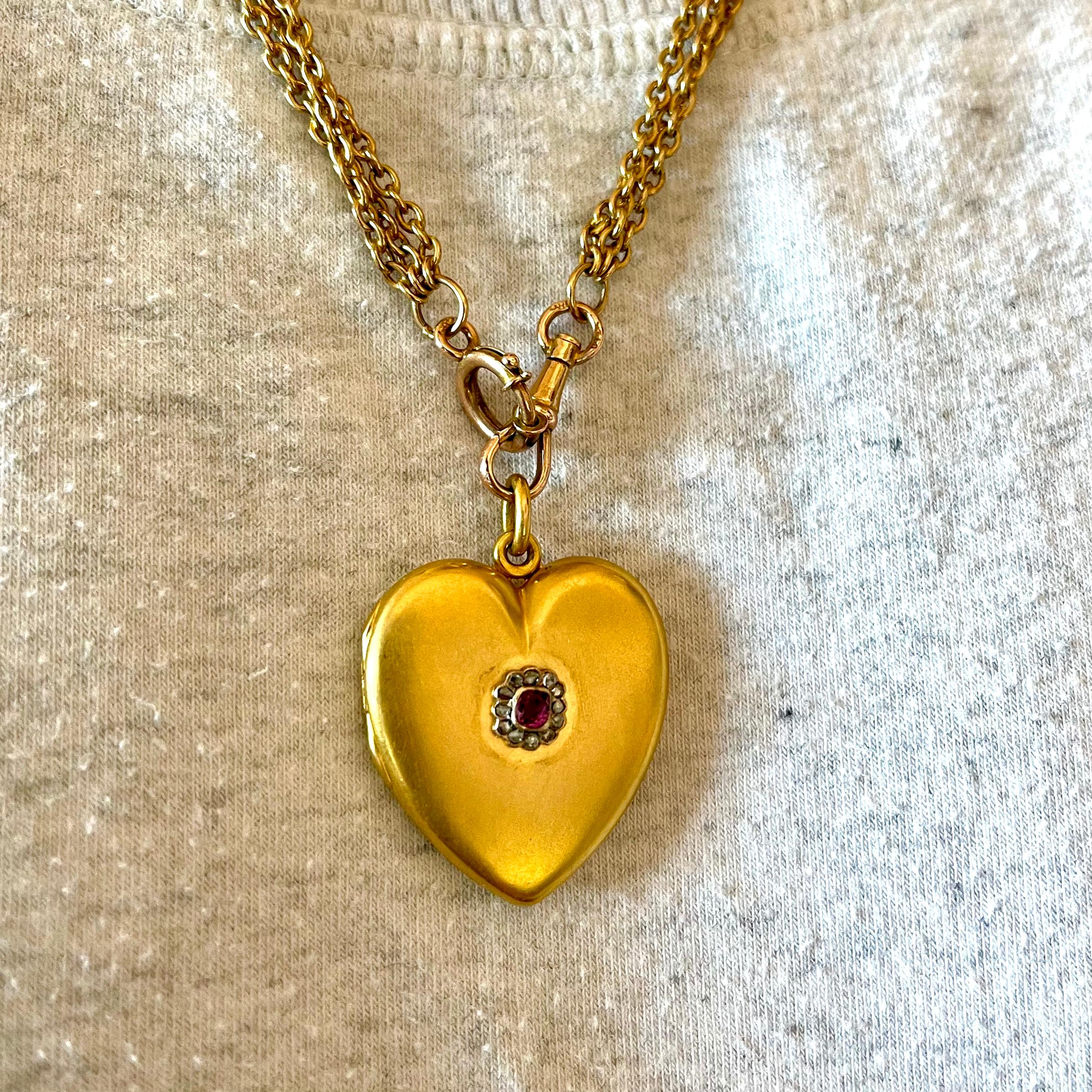 Antique 1900s 14 Karat Yellow Gold Ruby Diamond Heart Locket 3