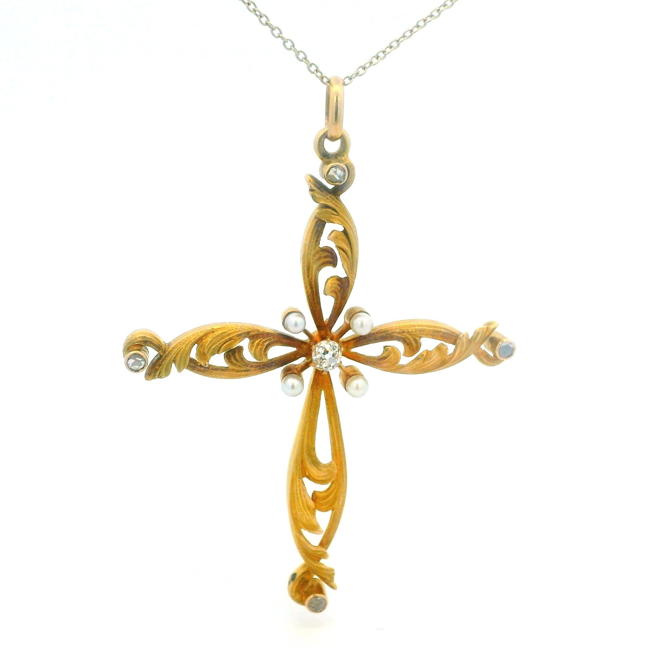 Antico ciondolo a forma di croce in oro 18 carati del 1900 con diamanti e perle in vendita 5