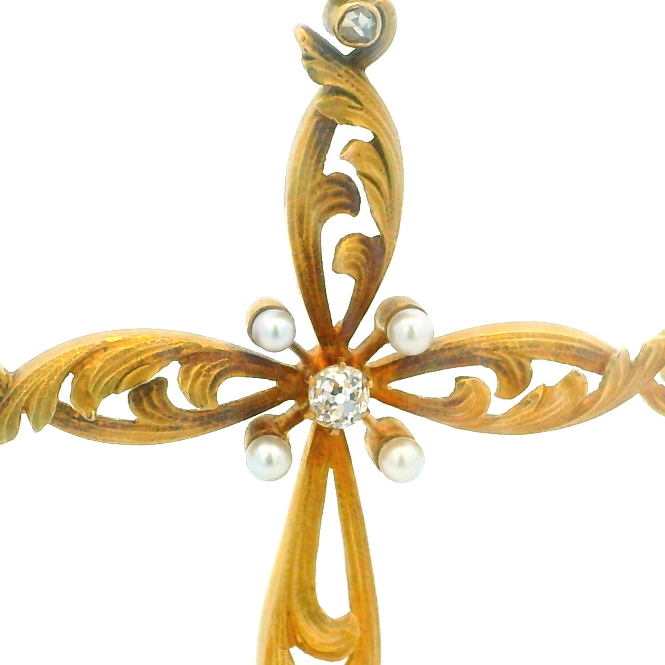 Antico ciondolo a forma di croce in oro 18 carati del 1900 con diamanti e perle in vendita 6
