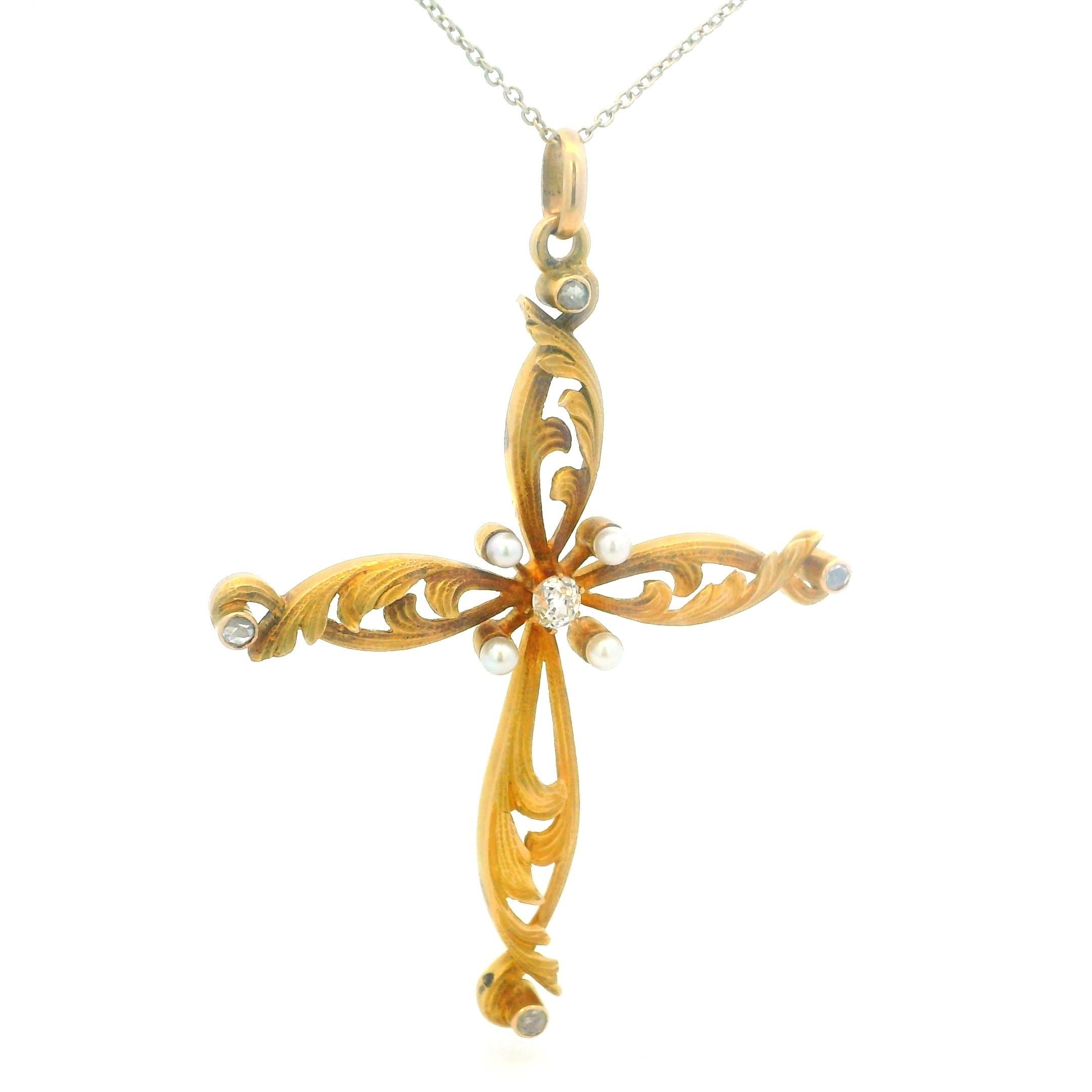 Art Nouveau Antico ciondolo a forma di croce in oro 18 carati del 1900 con diamanti e perle in vendita