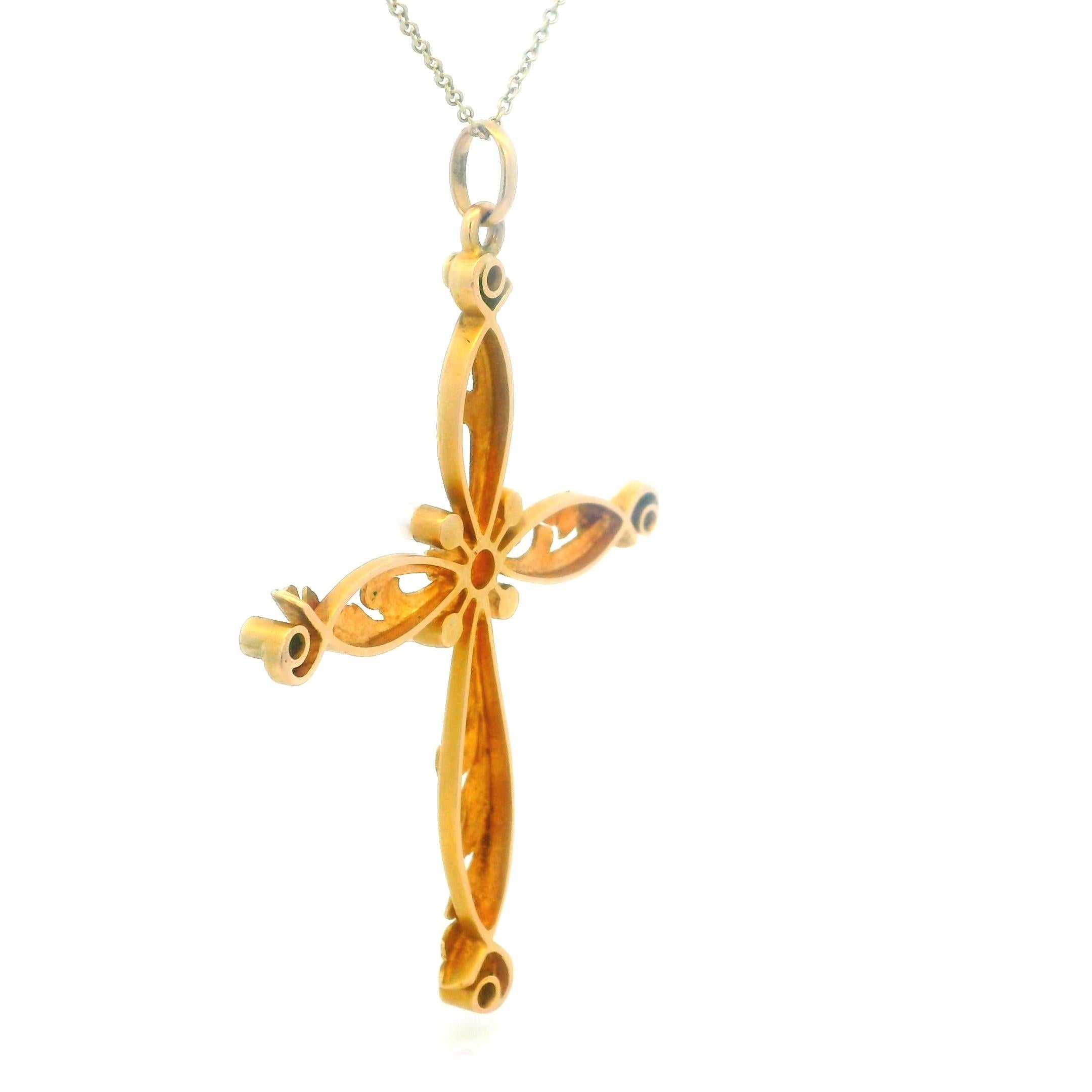 Antico ciondolo a forma di croce in oro 18 carati del 1900 con diamanti e perle in vendita 1