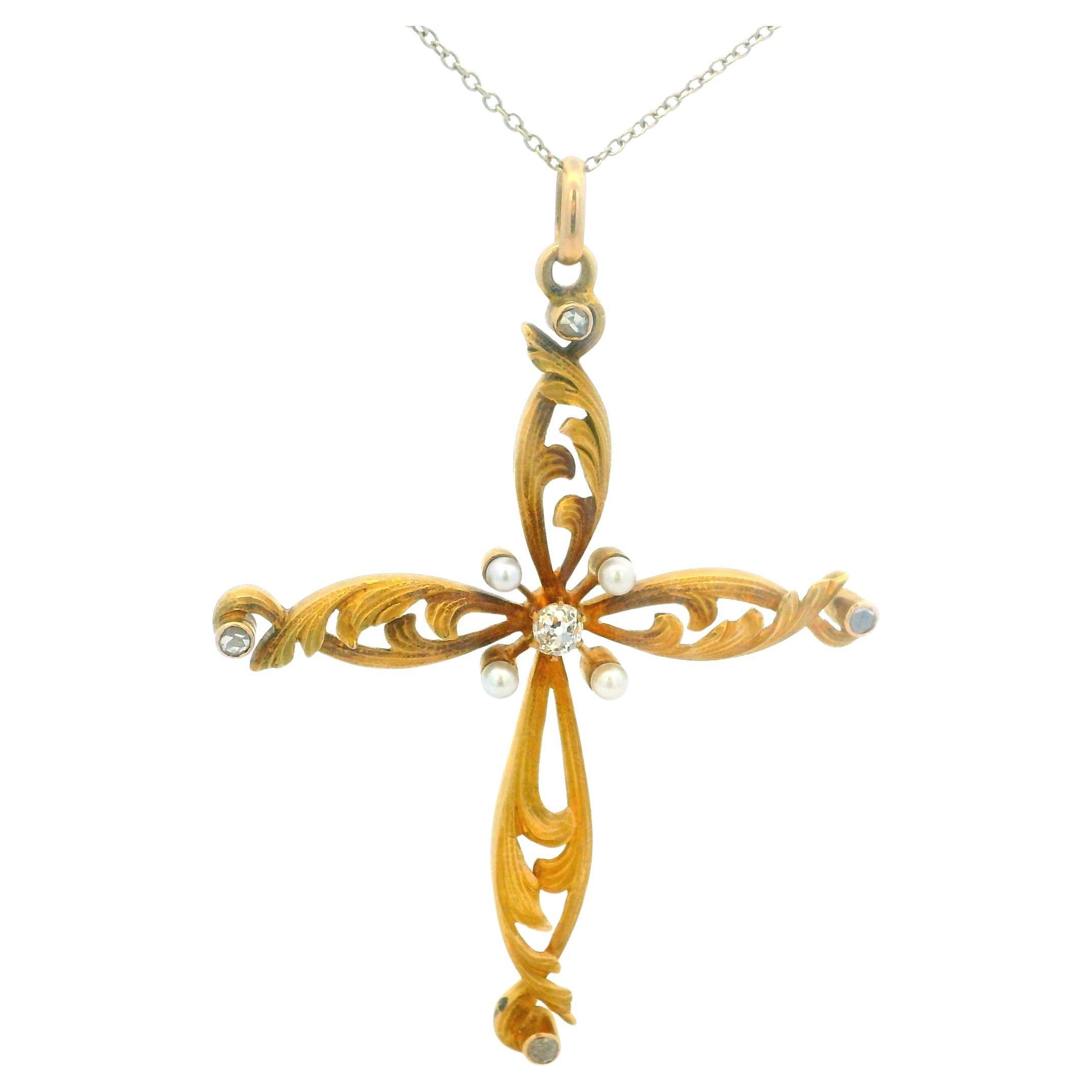 Pendentif croix en or 18 carats des années 1900 avec diamants et perles