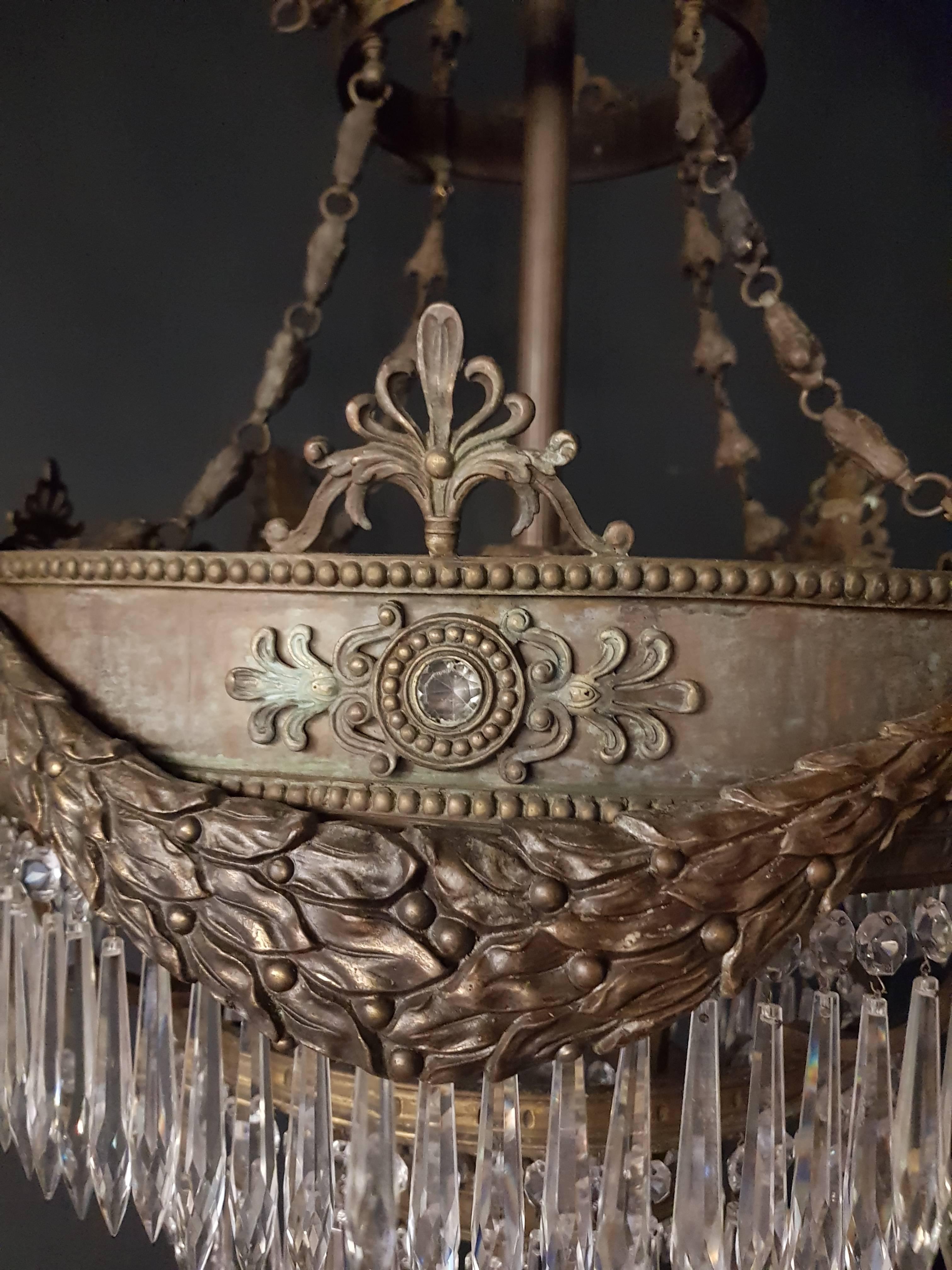 Original antique preserved crystal chandelier, circa 1900. Cabling and sockets completely renewed. Crystal hand-knotted
Measure: Total height 115cm, height without chain 115cm, diameter 70cm, weight (approximately) 19kg

Number of lights: Eight