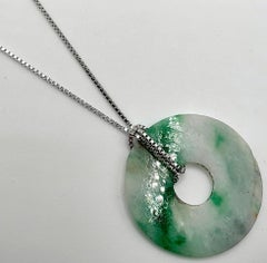 Antiguo colgante de jadeíta verde intenso y blanco de 1900 平安扣 Donut de la paz