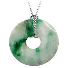 Antiguo colgante de jadeíta verde intenso y blanco de 1900 平安扣 Donut de la paz