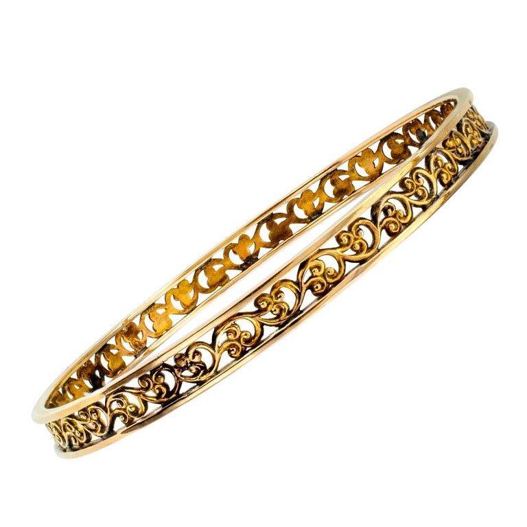 Antique 1900s Filigree Slip on Gold Bangle In Excellent Condition In Los Angeles, CA