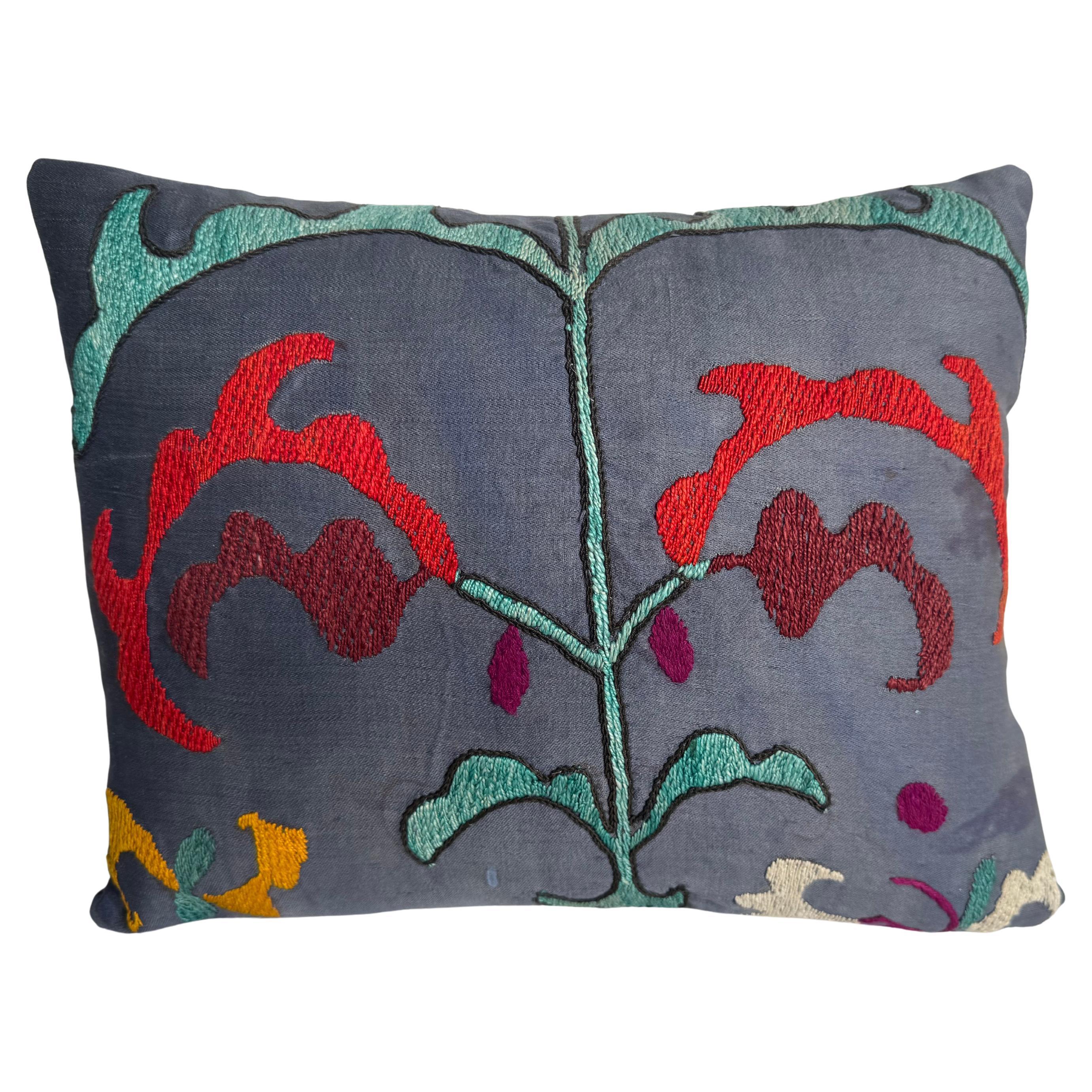 Antique 1900s Suzani Embroidered Pillow in vendita