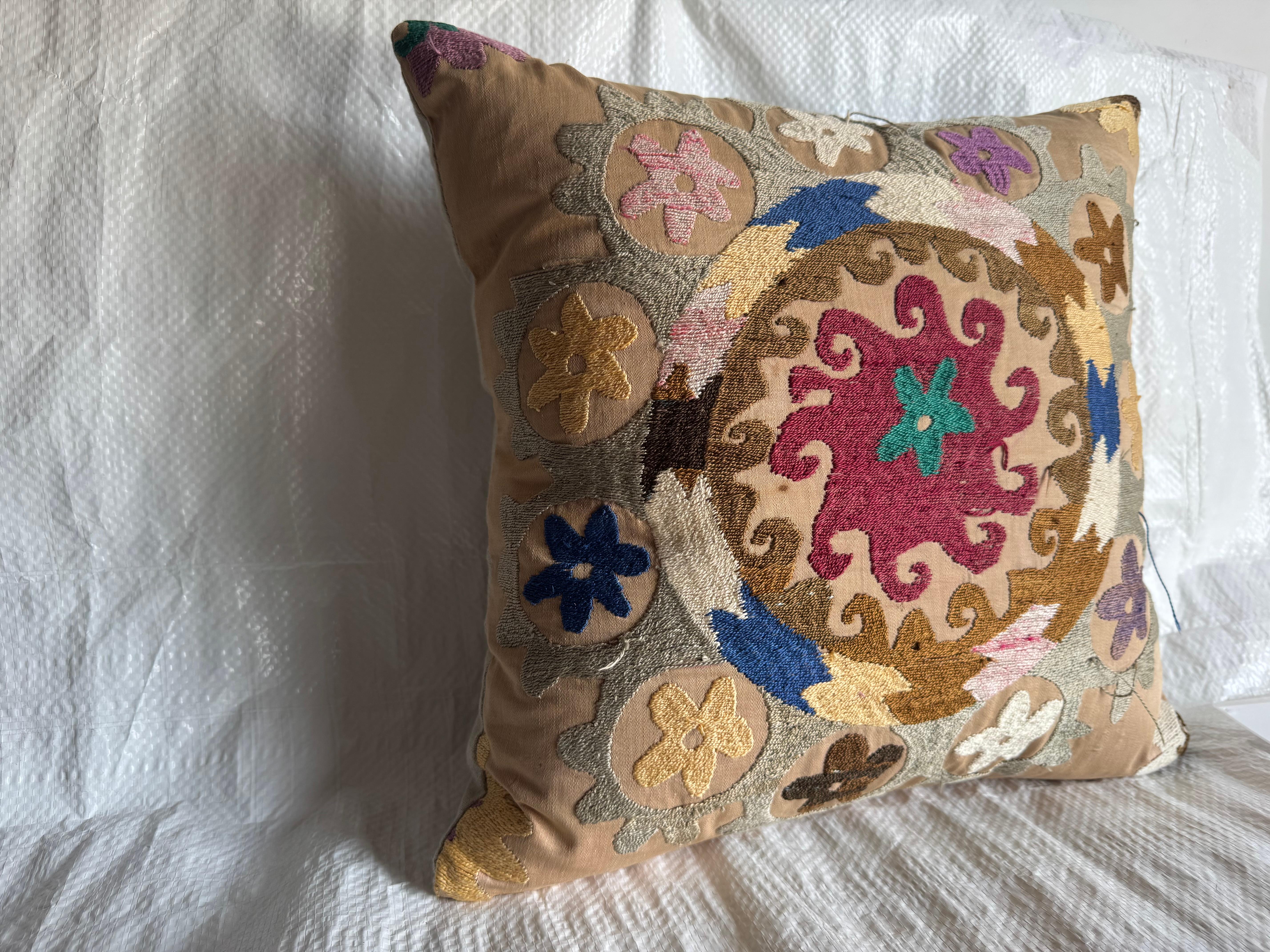 Bohème Oreiller Suzani 1900 antique en vente