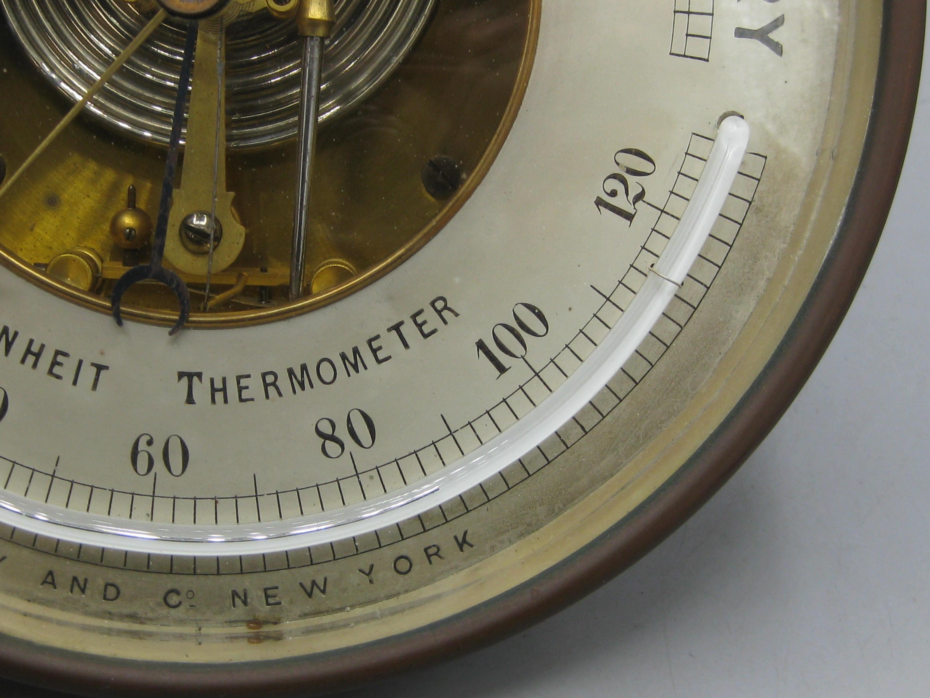 Antique 1900's Tiffany & Co. Baromètre anéroïde en laiton et cristal de plomb Thermomètre en vente 6