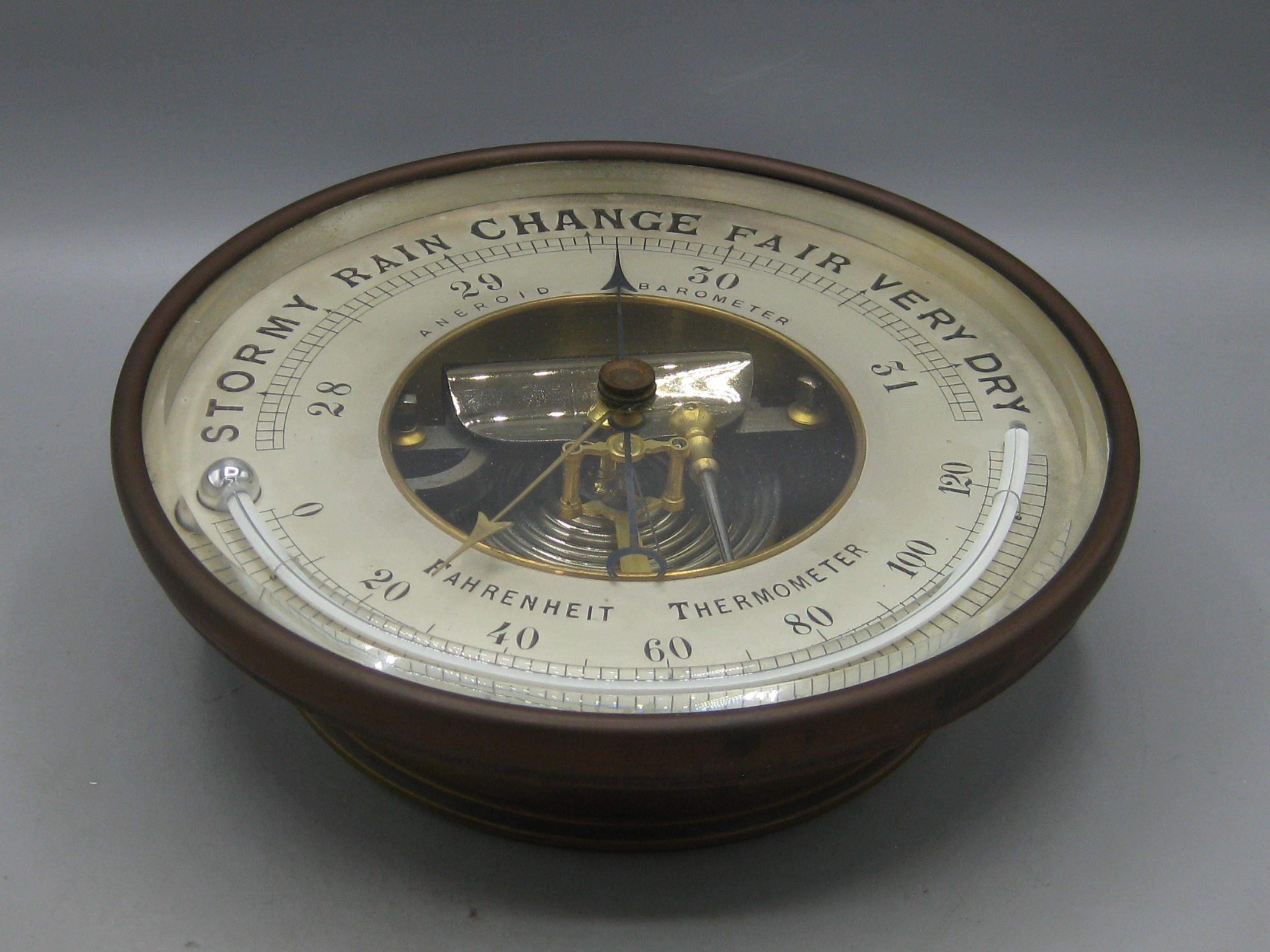 Antique 1900's Tiffany & Co. Baromètre anéroïde en laiton et cristal de plomb Thermomètre en vente 9