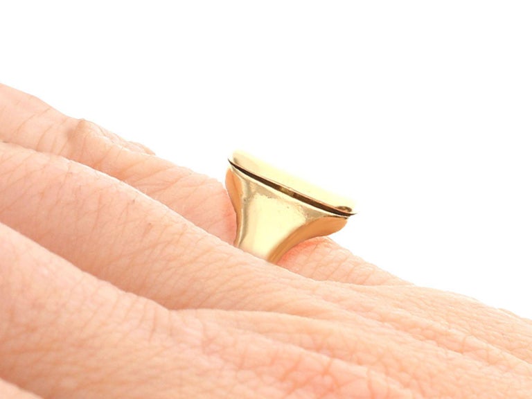 Antique 1900s Yellow Gold Signet Ring with Enamel For Sale 7