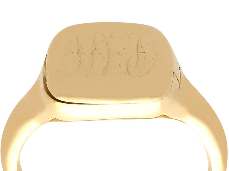 An impressive 18 karat yellow gold signet ring, ornamented with a hidden enamel compartment; part of our diverse antique jewelry and estate jewelry collections

This fine and impressive signet ring has been crafted in 18k yellow gold.

The rounded