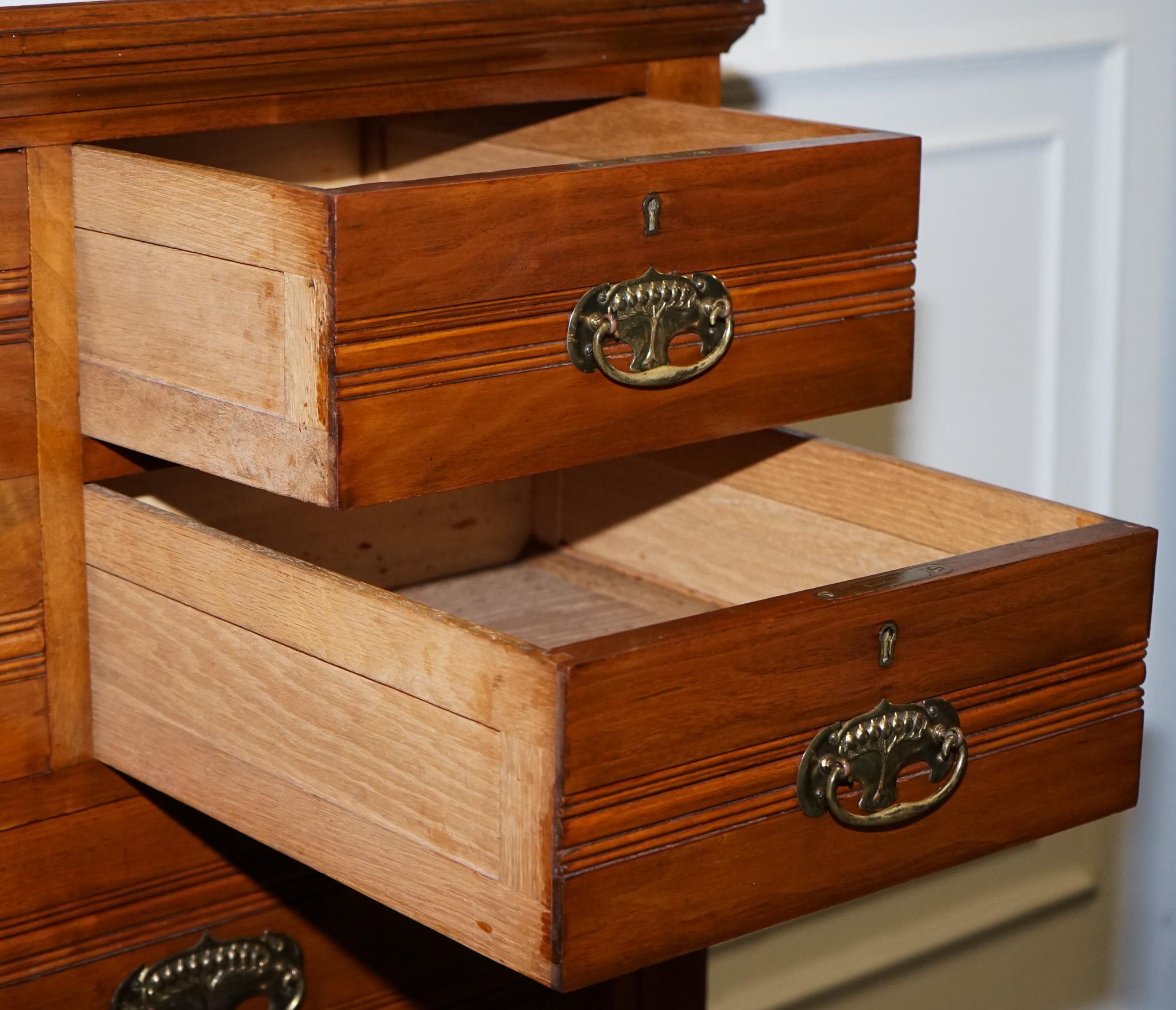 ANTICO 1904 ARTS & CRAFTS PERIODO CASSETTIERA FATTA DA HARRIS LEBUS in vendita 2