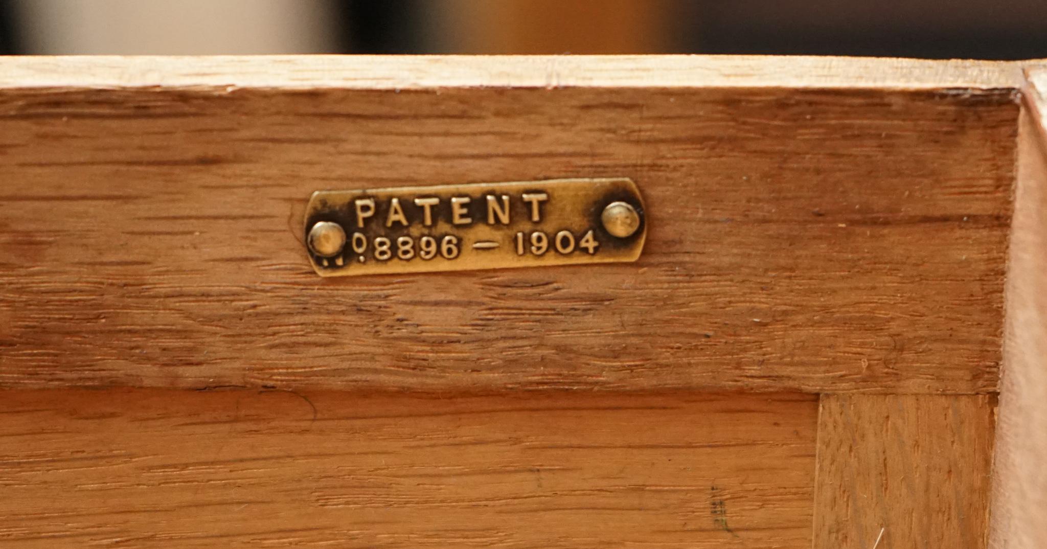 ANTICO 1904 ARTS & CRAFTS PERIODO CASSETTIERA FATTA DA HARRIS LEBUS in vendita 3