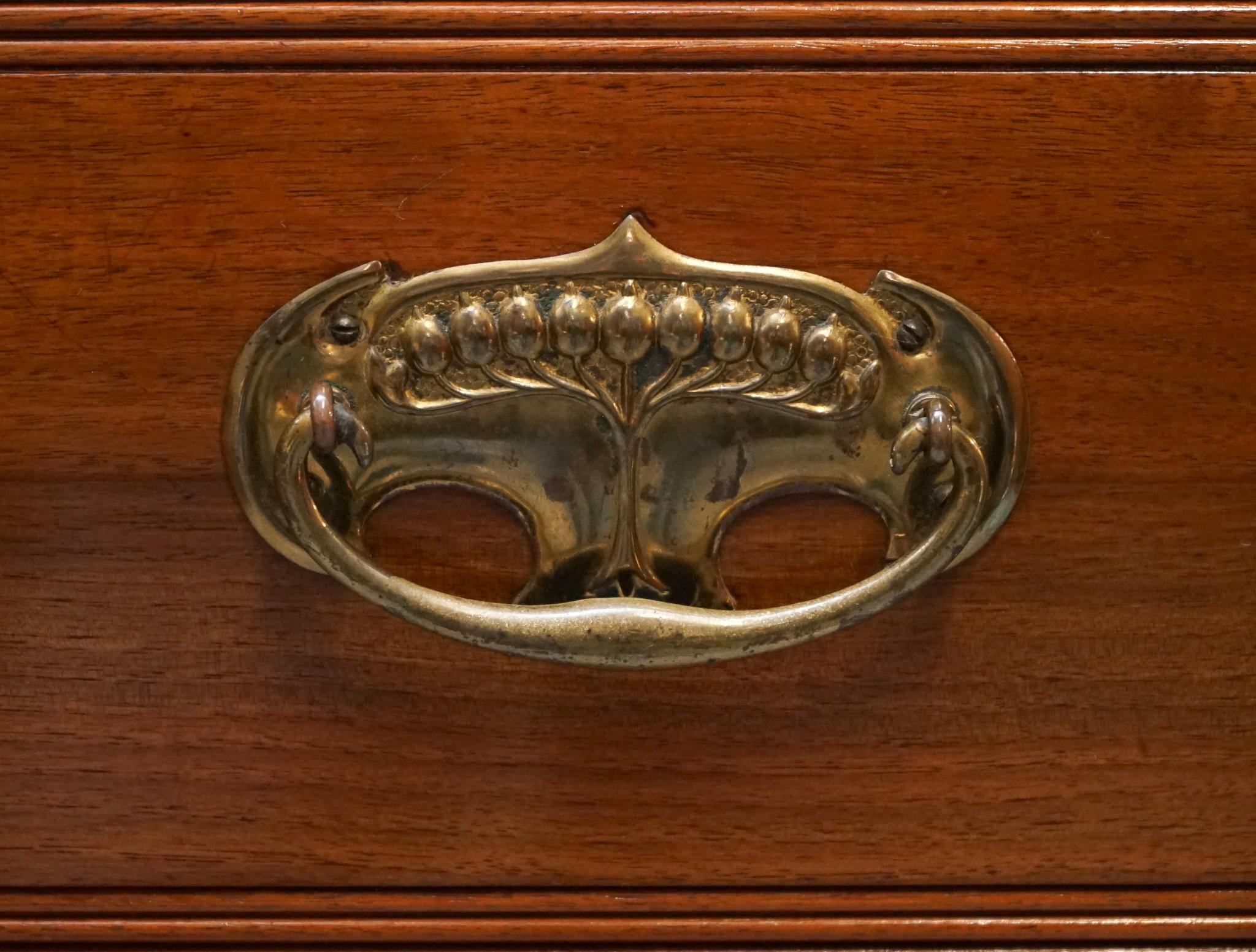 ANTICO 1904 ARTS & CRAFTS PERIODO CASSETTIERA FATTA DA HARRIS LEBUS in vendita 5